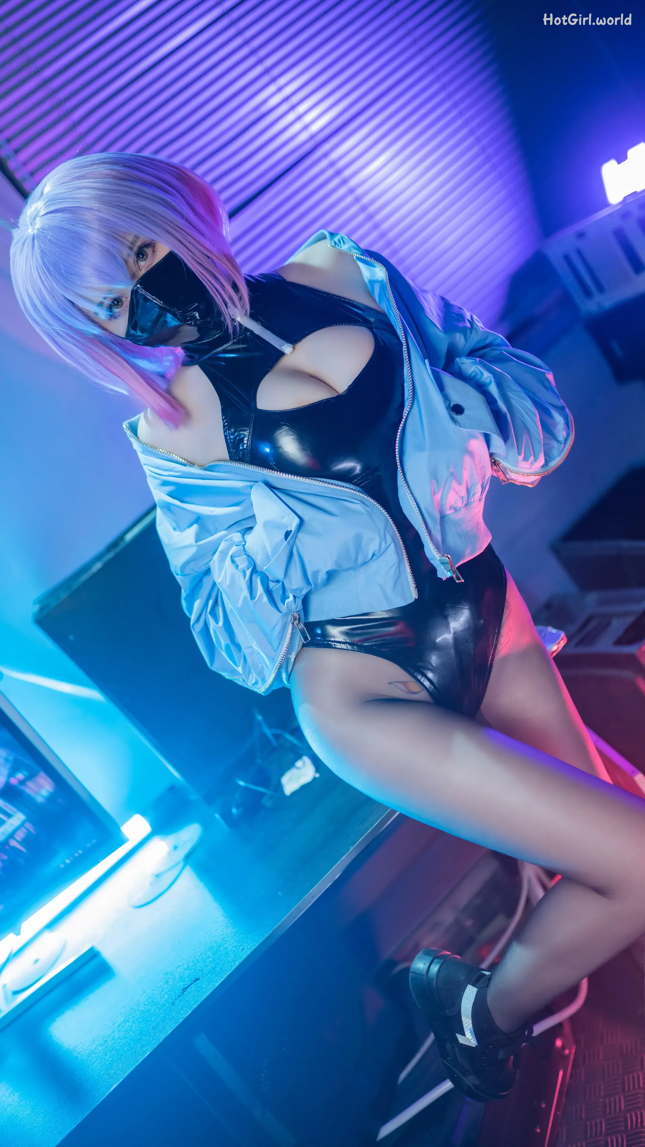0002_hotgirl.world.webp