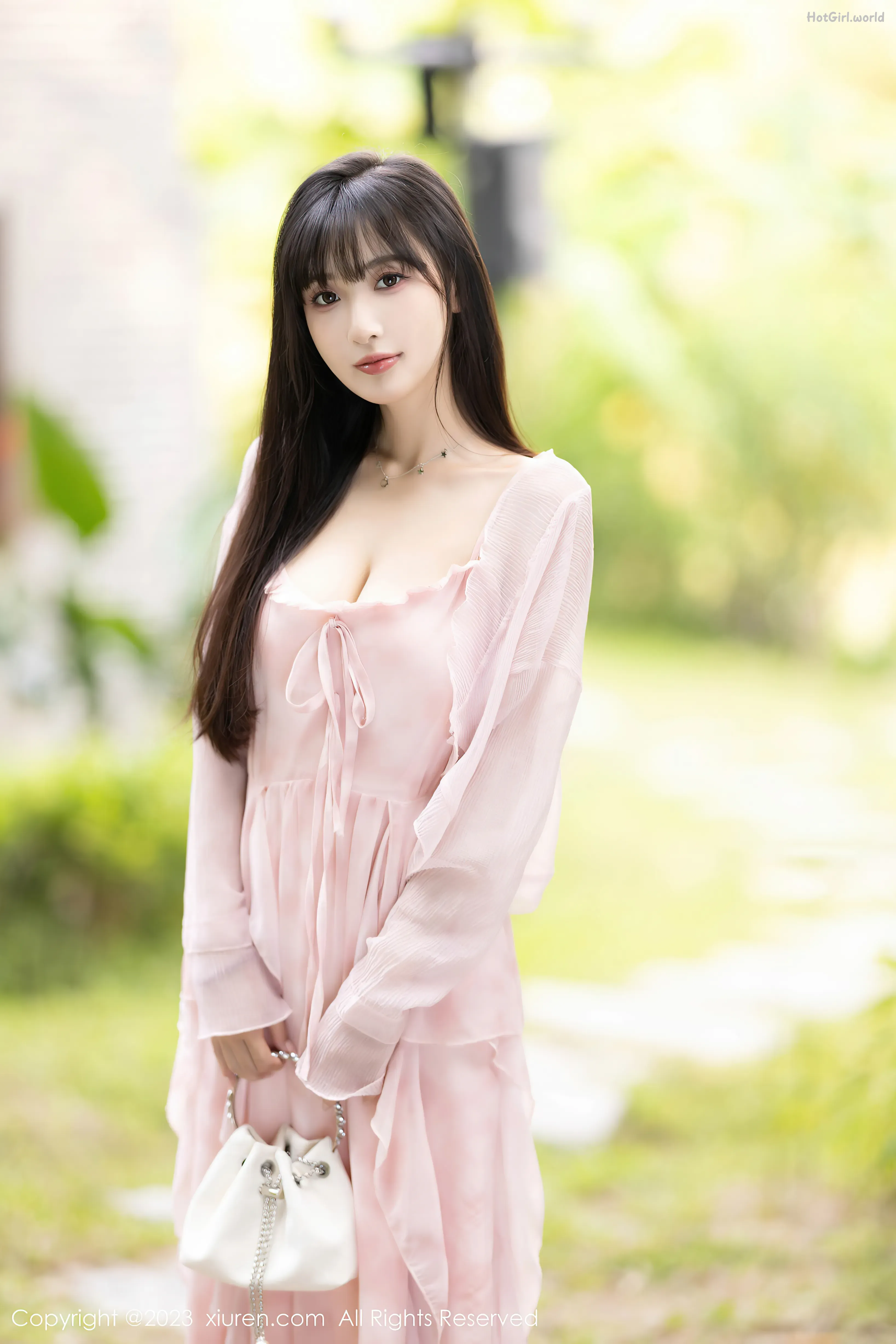 0001_hotgirl.world.webp