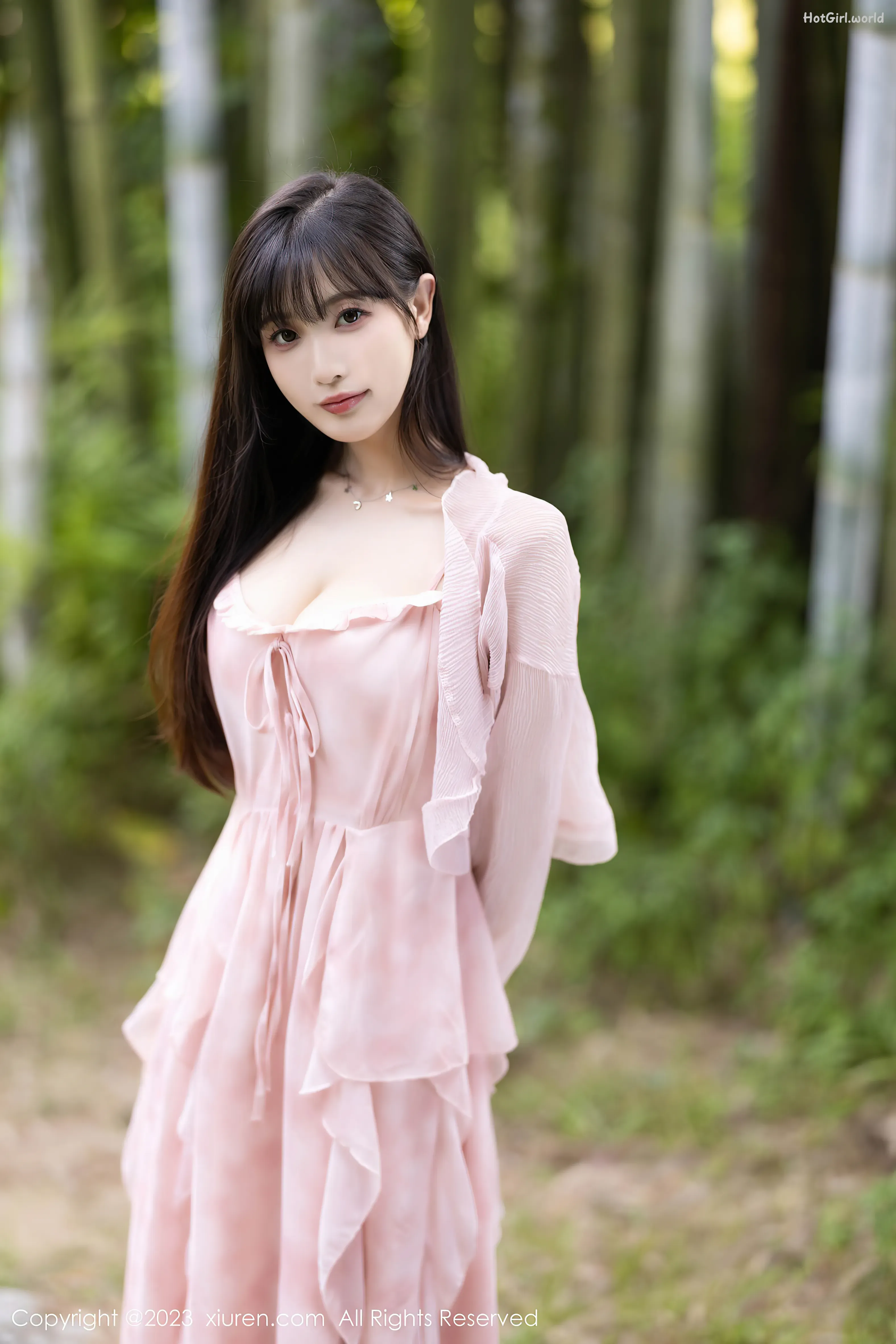 0002_hotgirl.world.webp