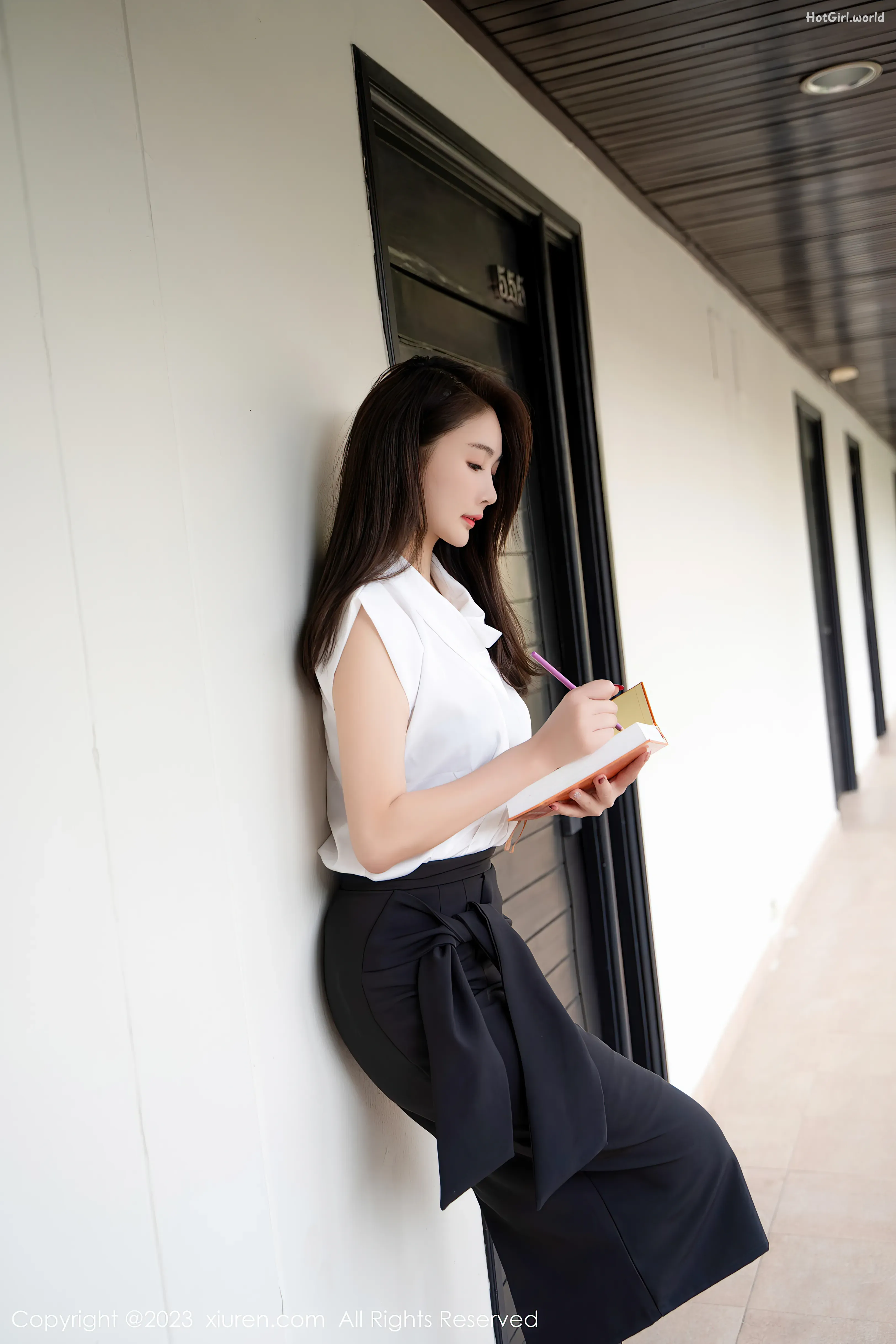 0001_hotgirl.world.webp