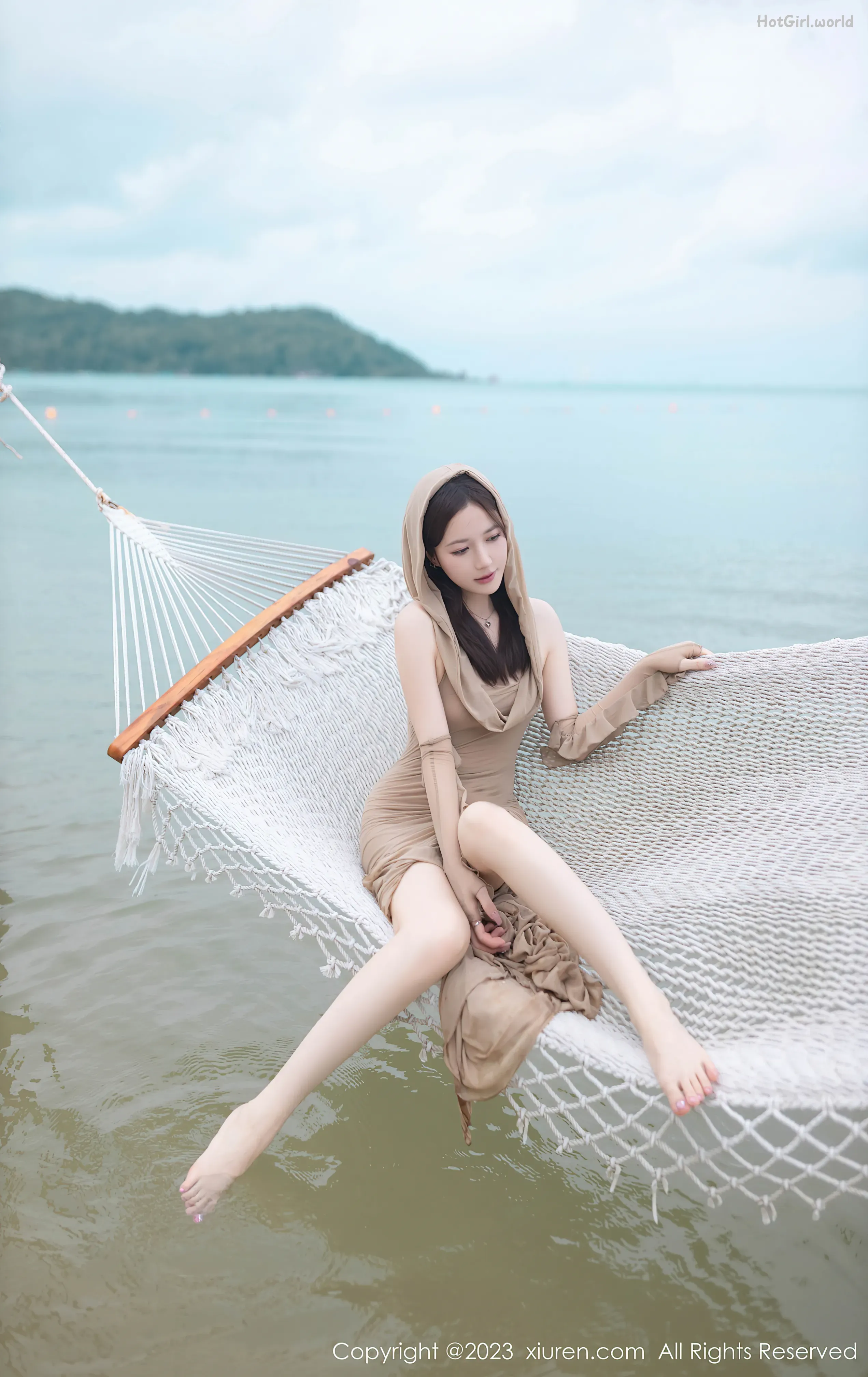0004_hotgirl.world.webp