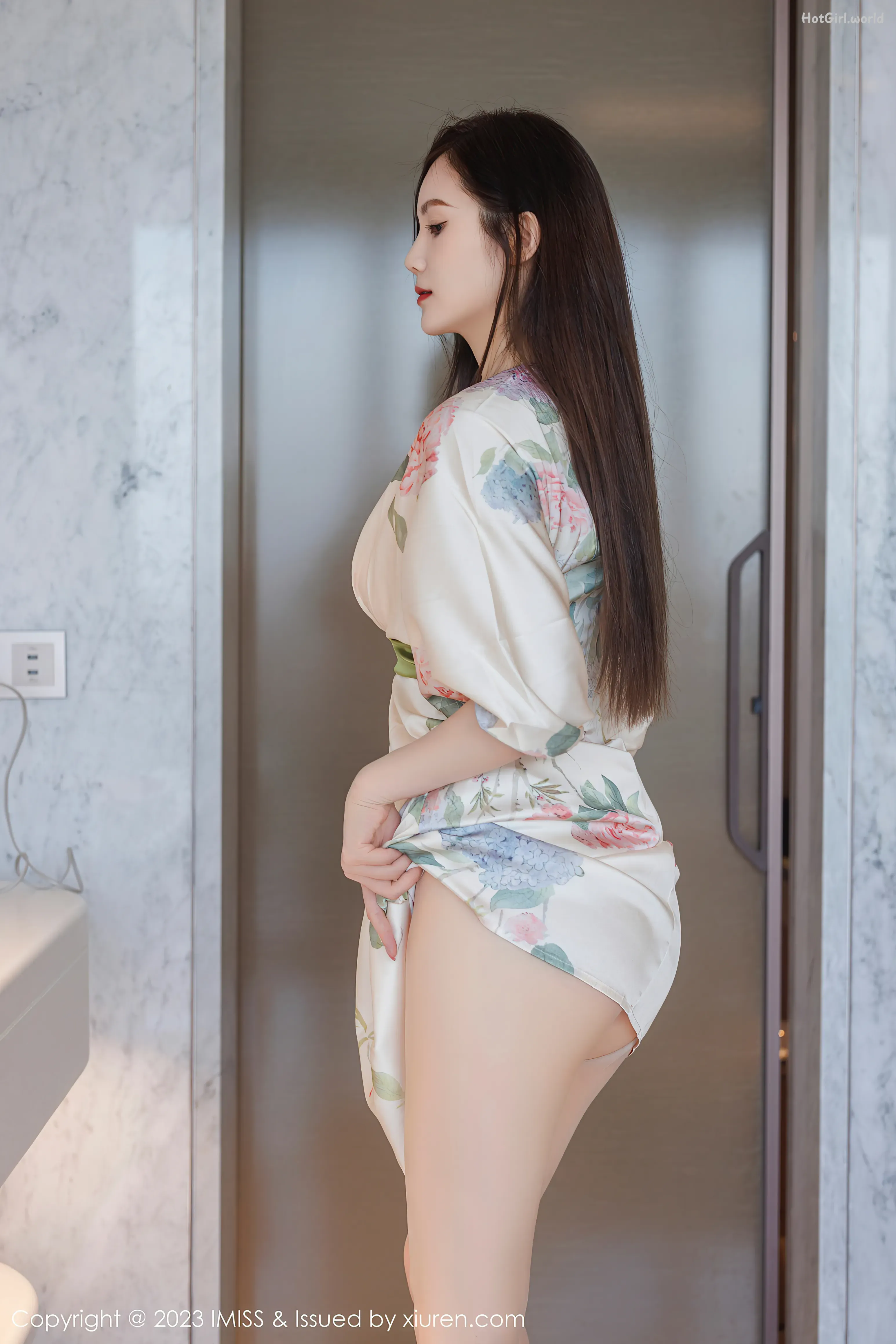 0010_hotgirl.world.webp