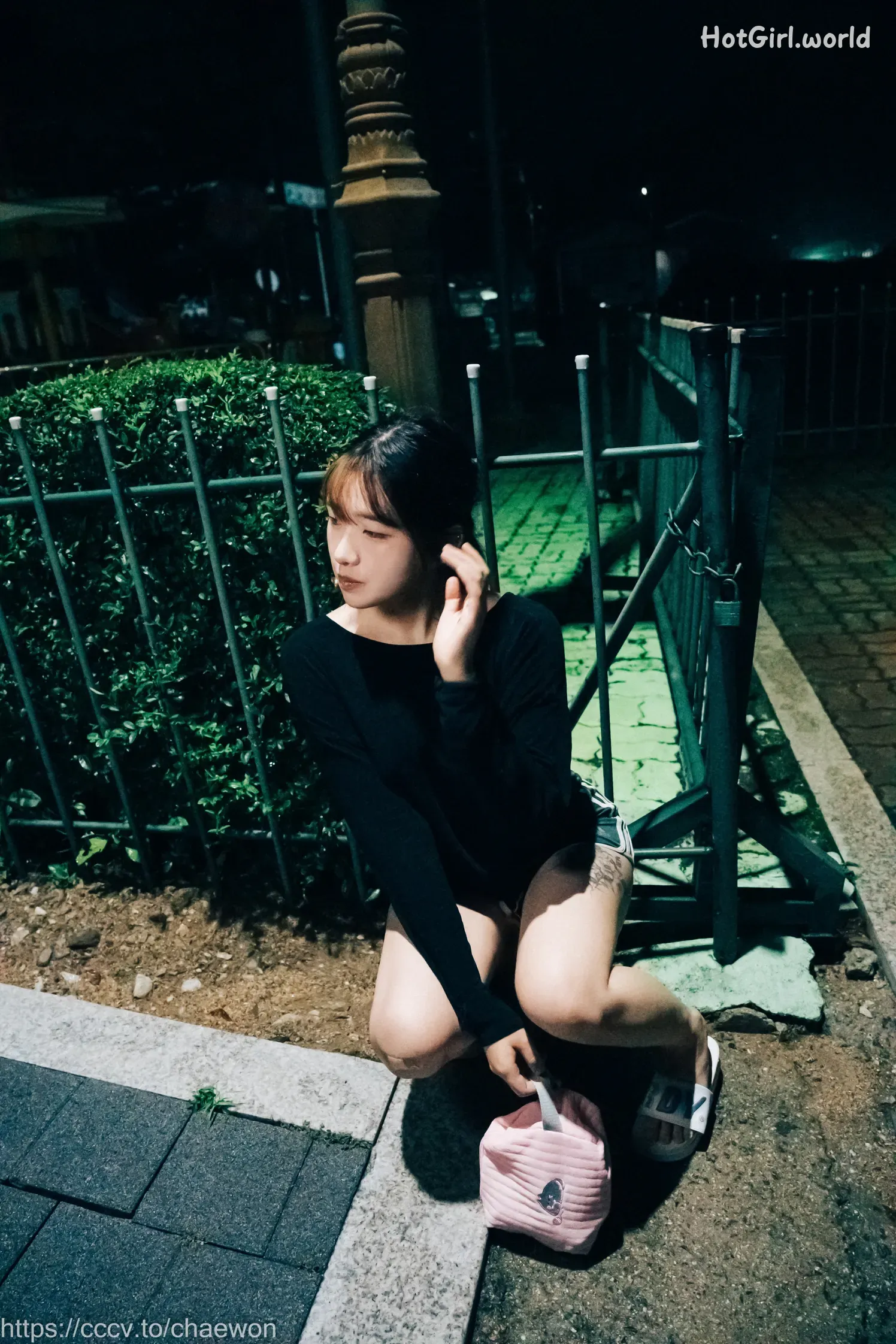 Loozy-SonSon-손손-Public Toilet(118 photos + 39 uncensored photos)