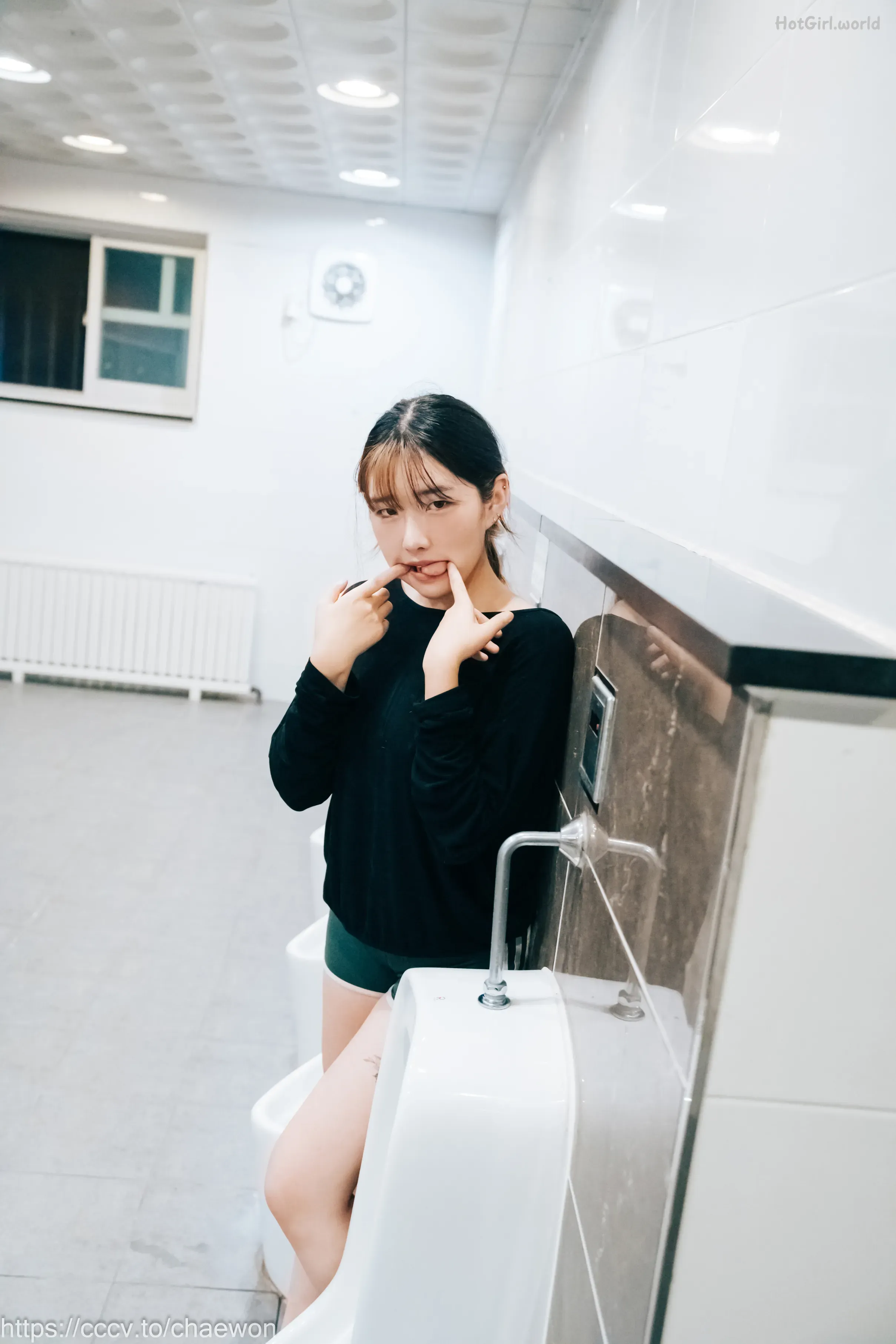 Loozy-SonSon-Public-Toilet-hotgirl.world-060.webp