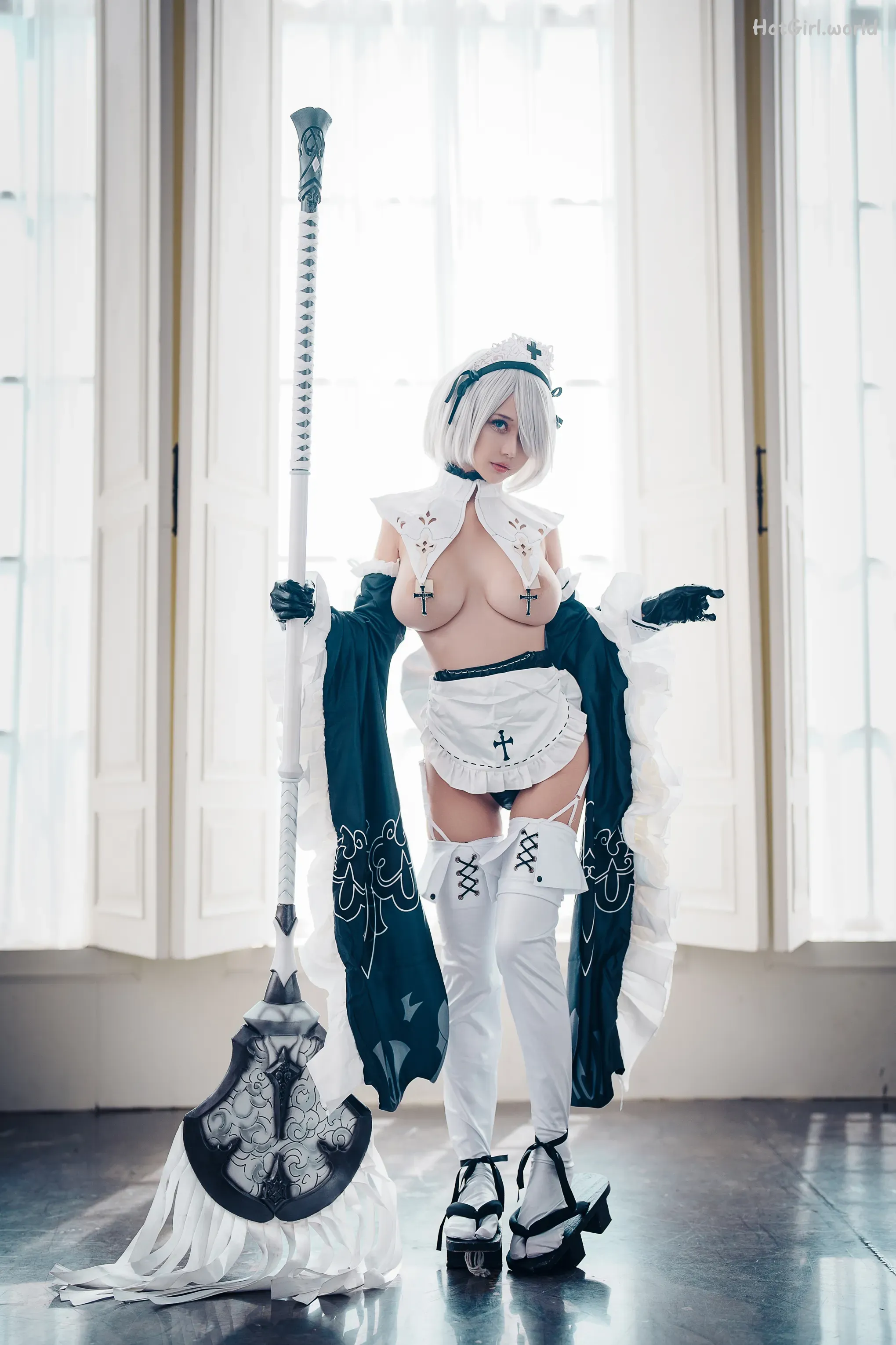 Coser-Rinka-2B-Maid-hotgirl.world-001_hotgirl.world.webp