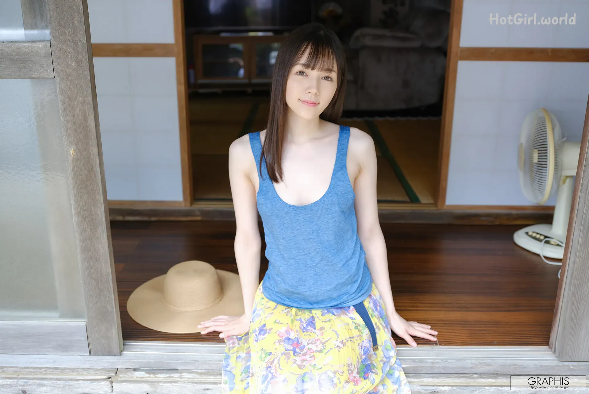 0002_hotgirl.world.webp