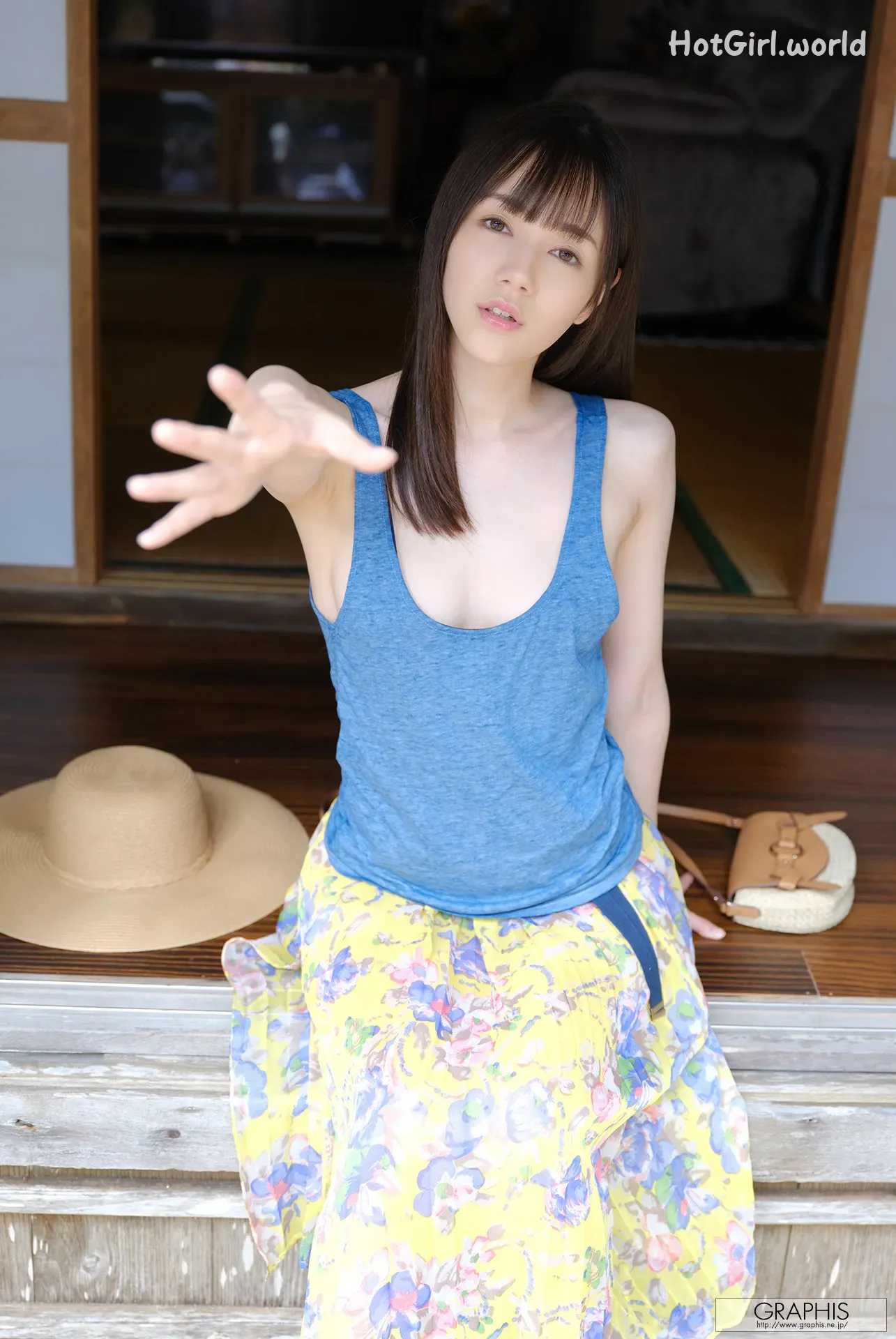 0003_hotgirl.world.webp