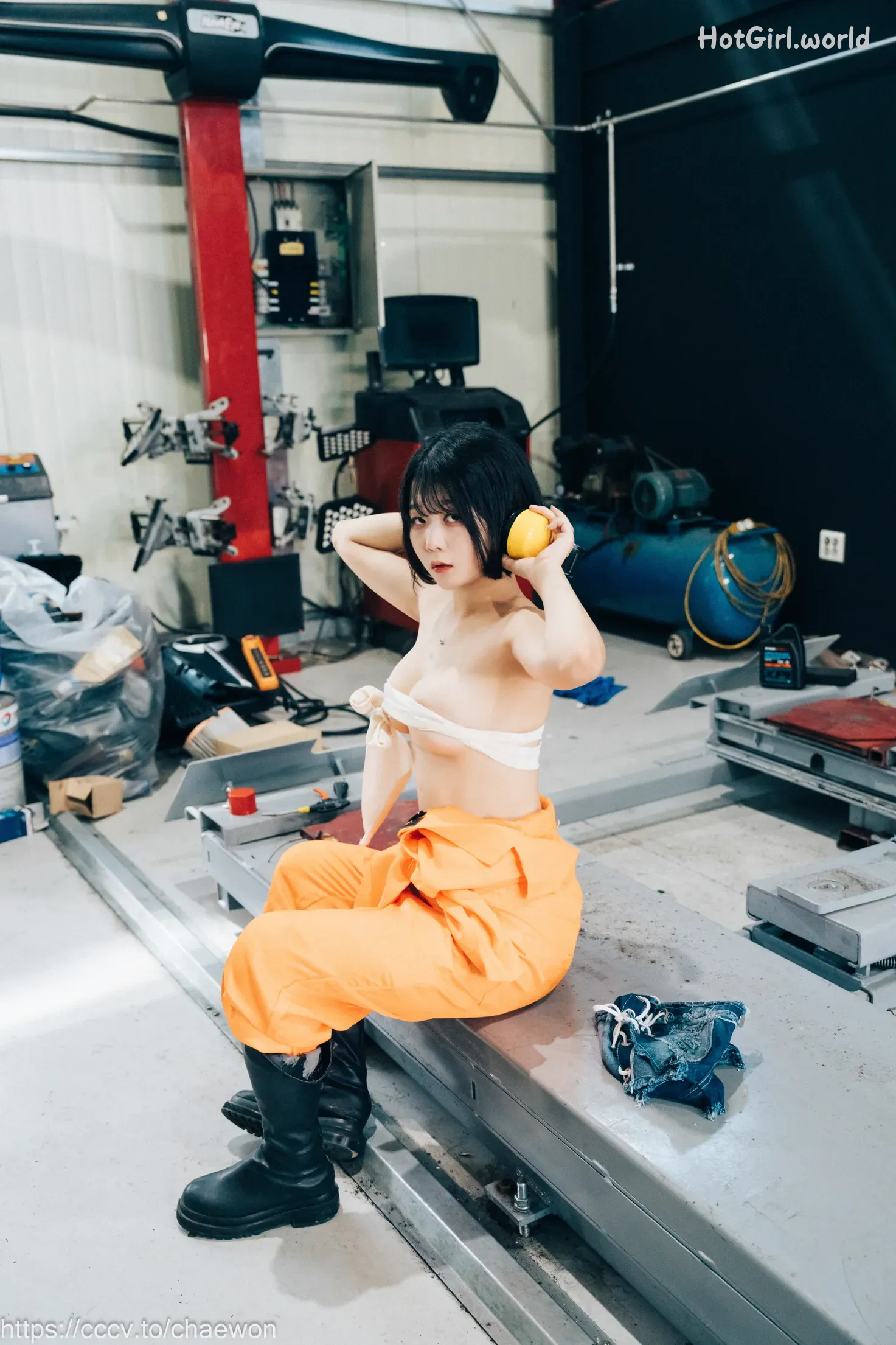 Loozy-Zia-Garage-Girl-hotgirl.world-051.webp