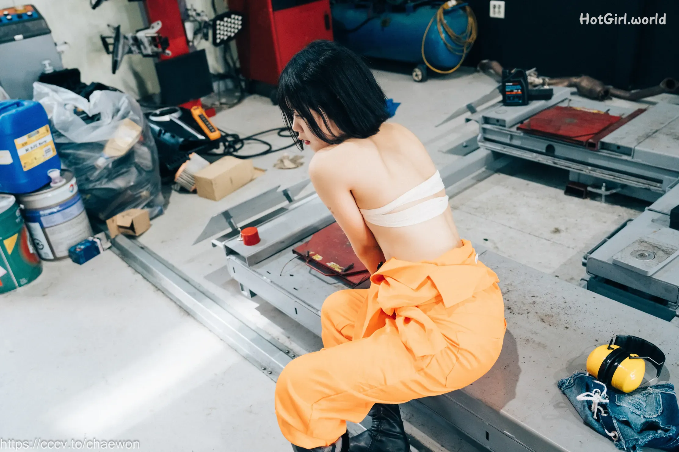 Loozy-Zia-Garage-Girl-hotgirl.world-052.webp