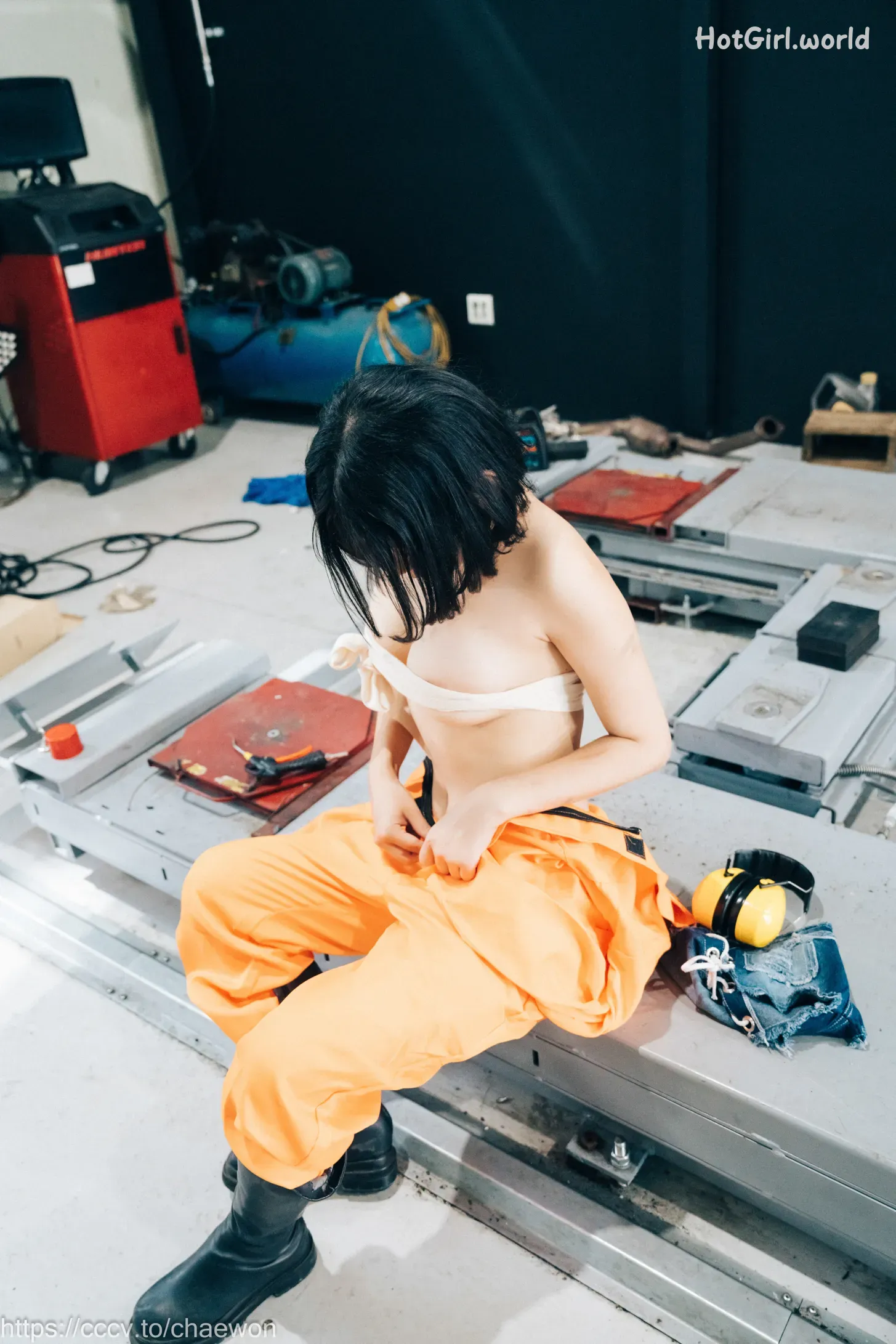 Loozy-Zia-Garage-Girl-hotgirl.world-053.webp