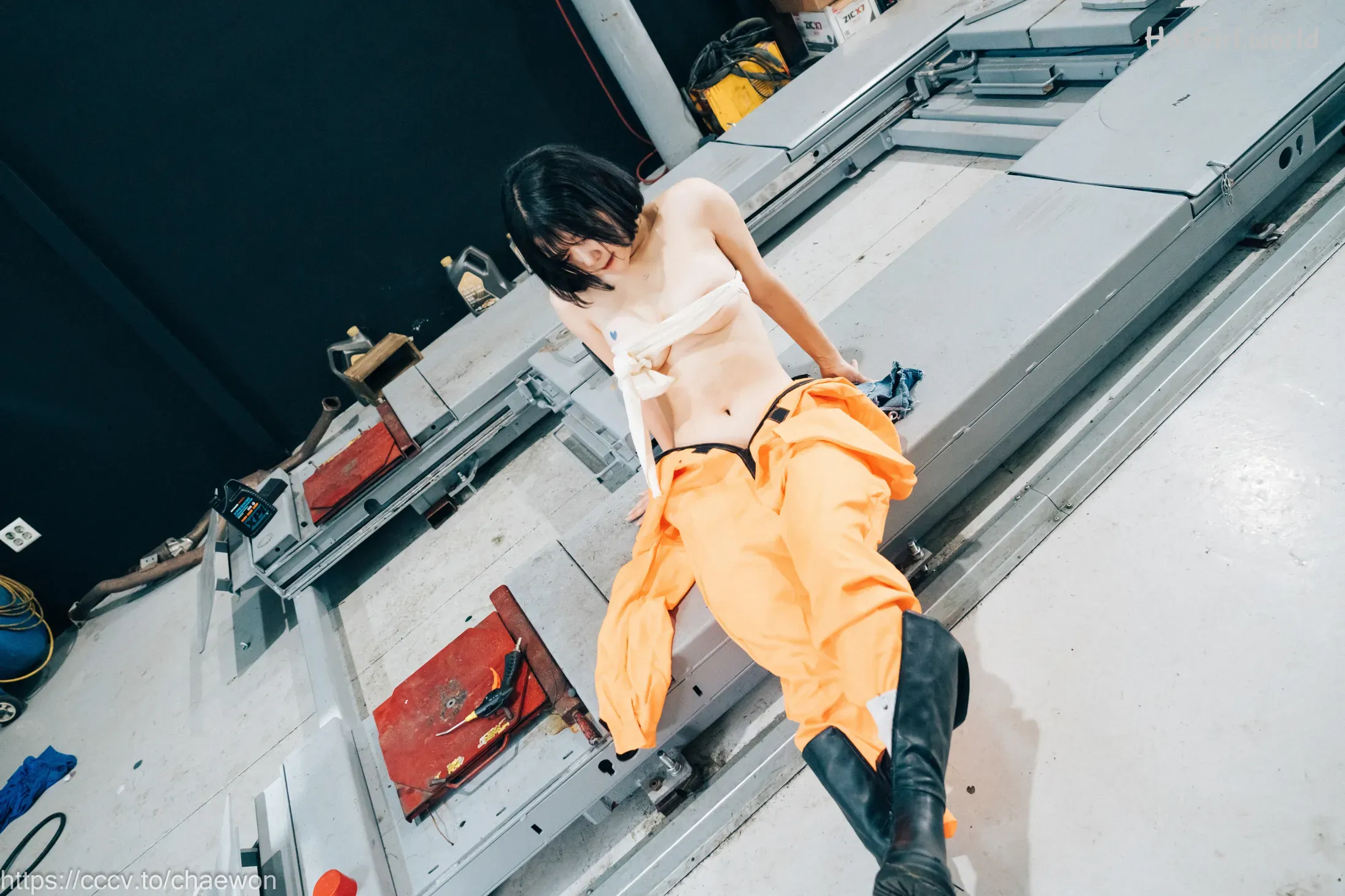 Loozy-Zia-Garage-Girl-hotgirl.world-054.webp