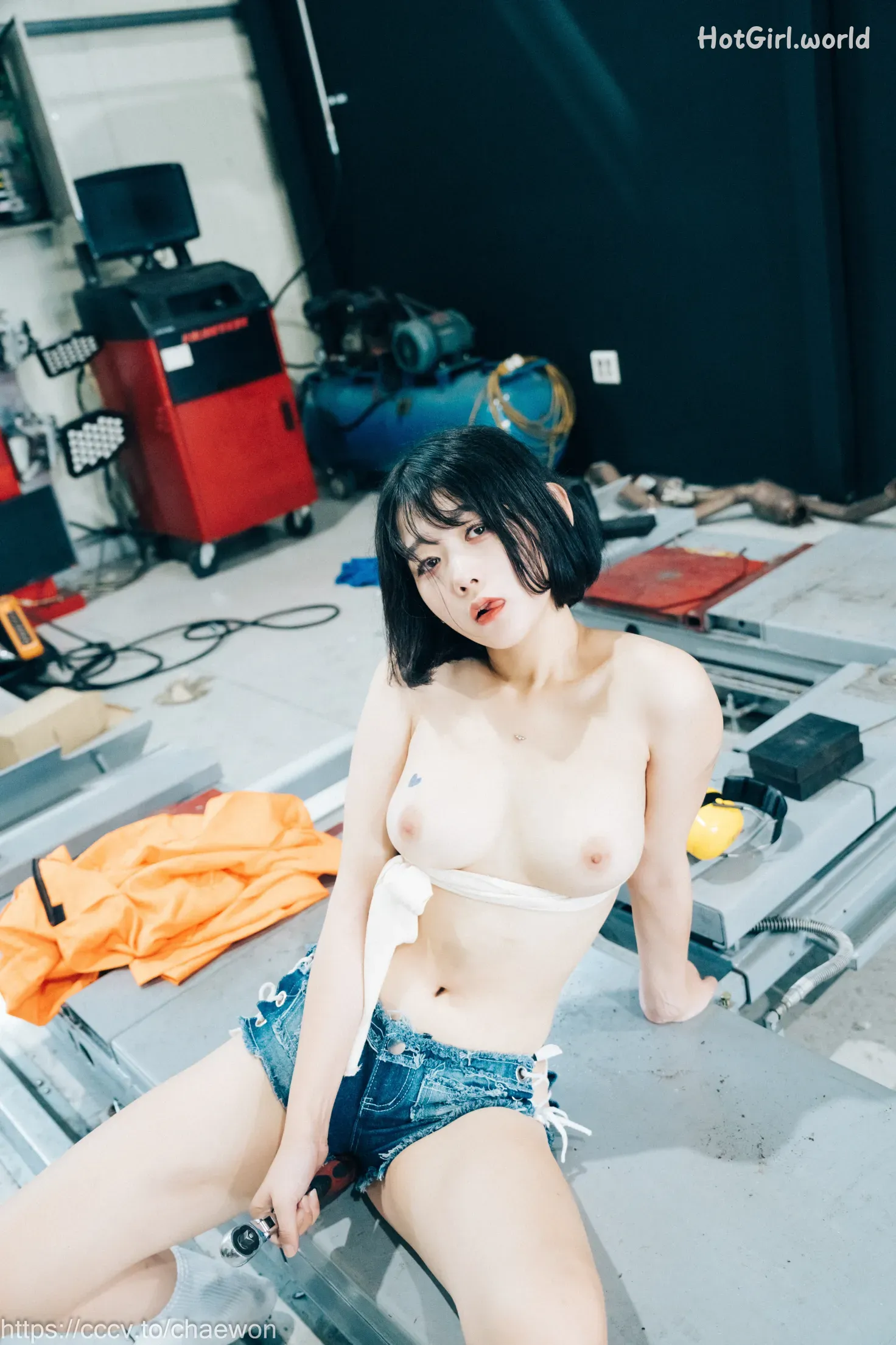 Loozy-Zia-Garage-Girl-hotgirl.world-067.webp