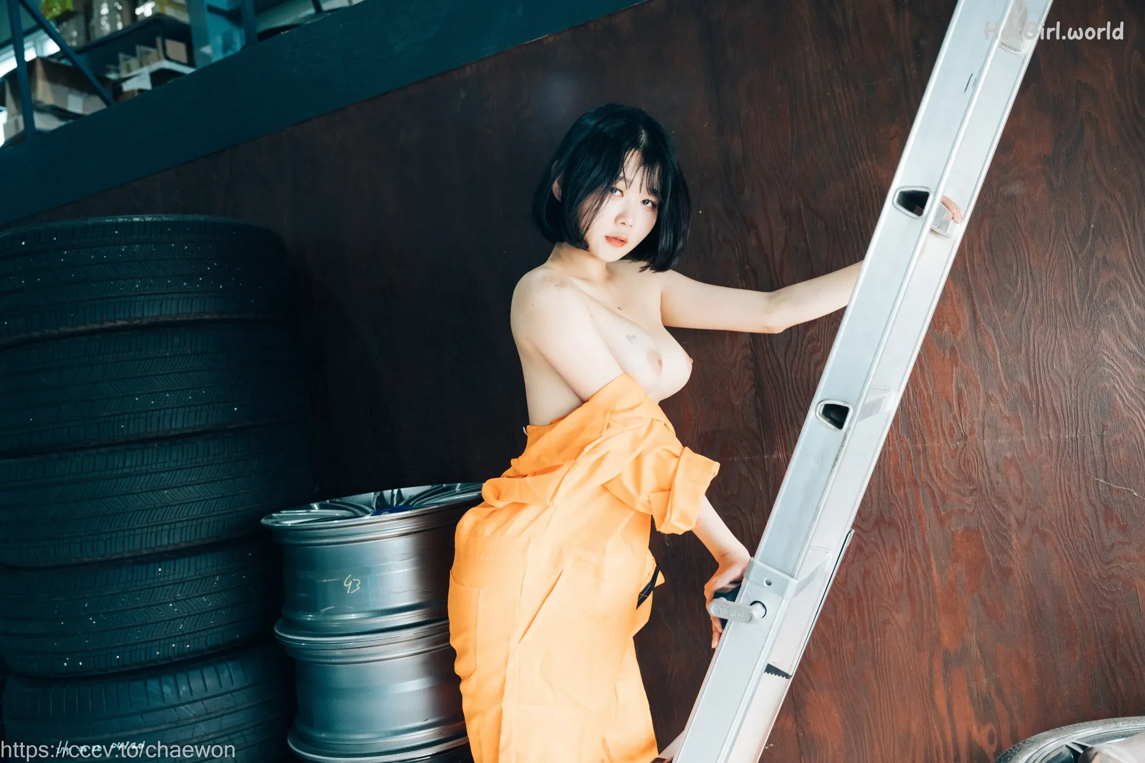 Loozy-Zia-Garage-Girl-hotgirl.world-113.webp