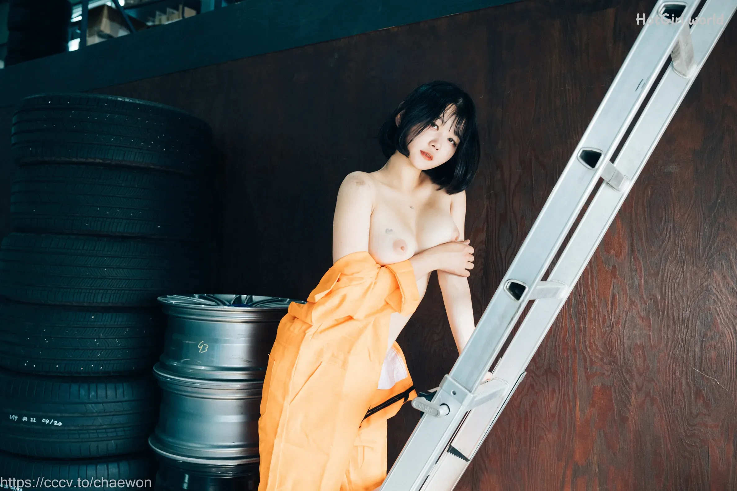 Loozy-Zia-Garage-Girl-hotgirl.world-114.webp