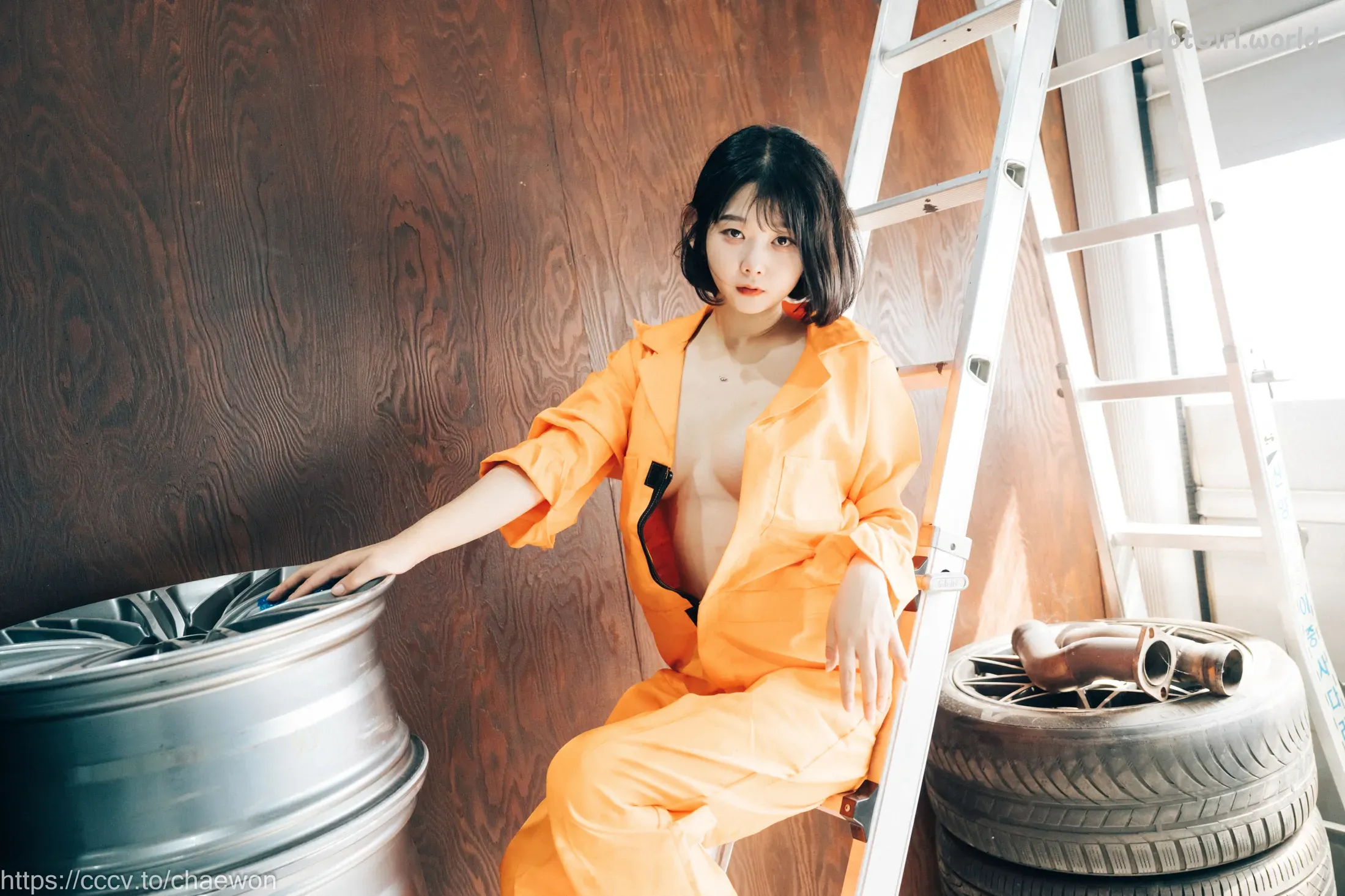 Loozy-Zia-Garage-Girl-hotgirl.world-120.webp