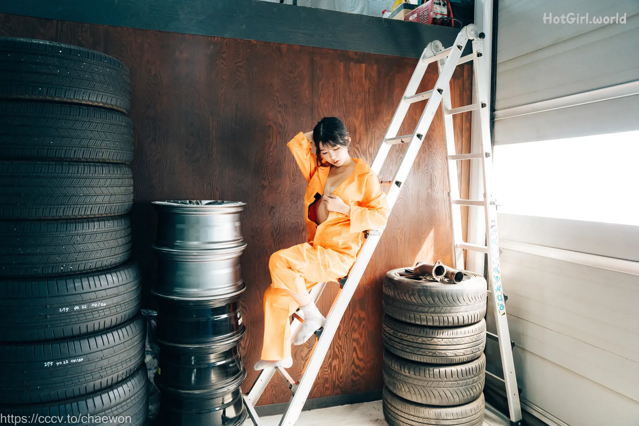 Loozy-Zia-Garage-Girl-hotgirl.world-123.webp