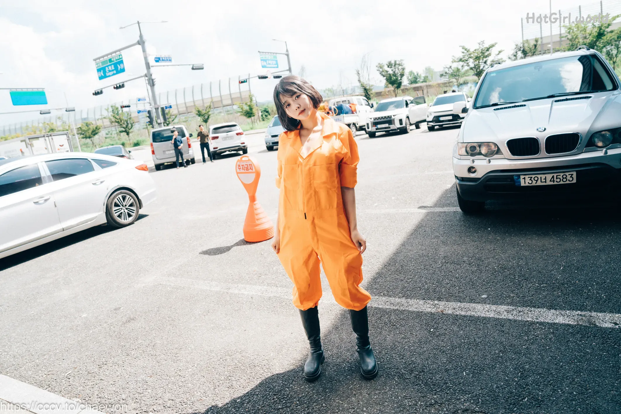 Loozy-Zia-Garage-Girl-hotgirl.world-125.webp