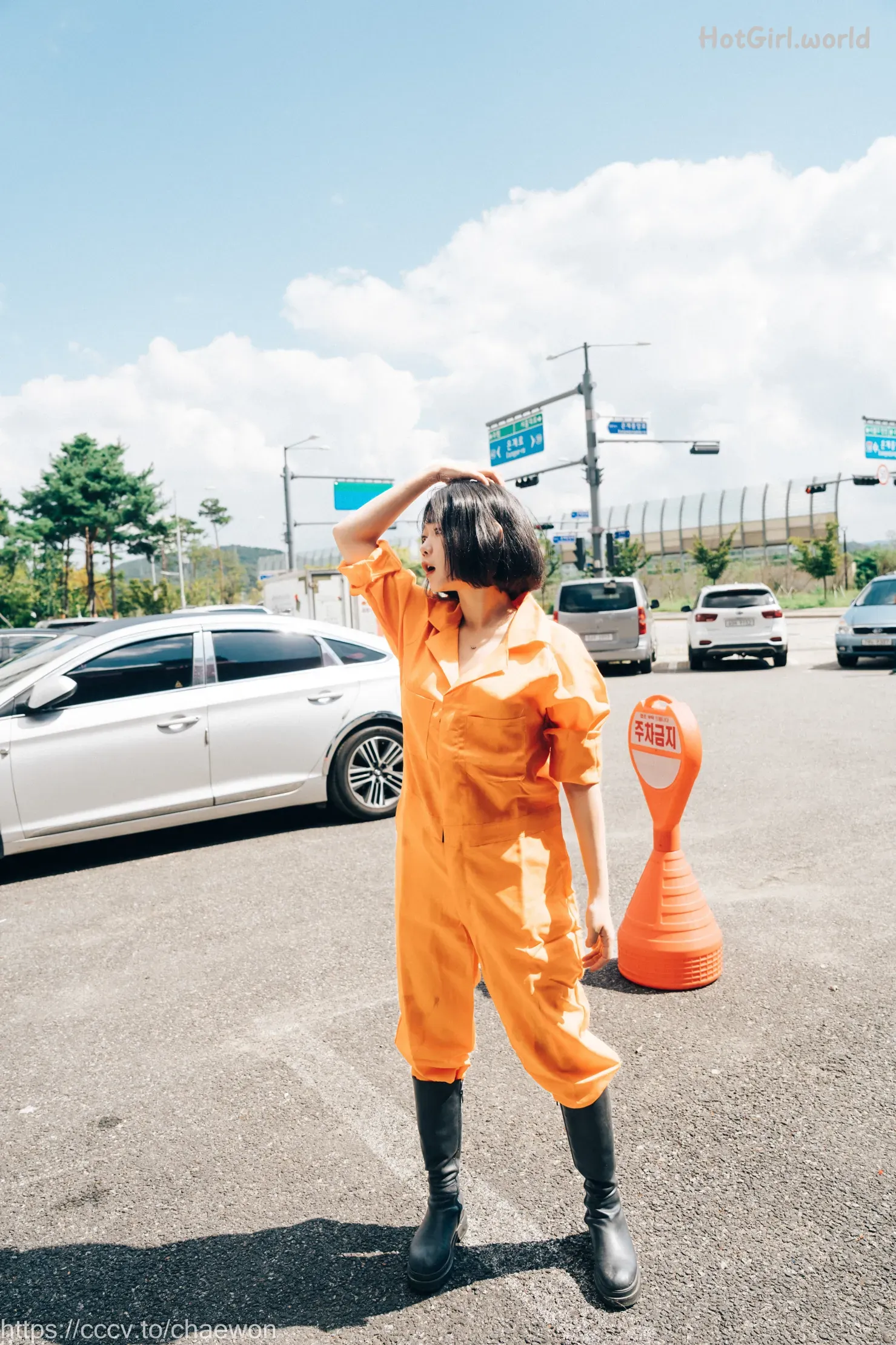 Loozy-Zia-Garage-Girl-hotgirl.world-128.webp