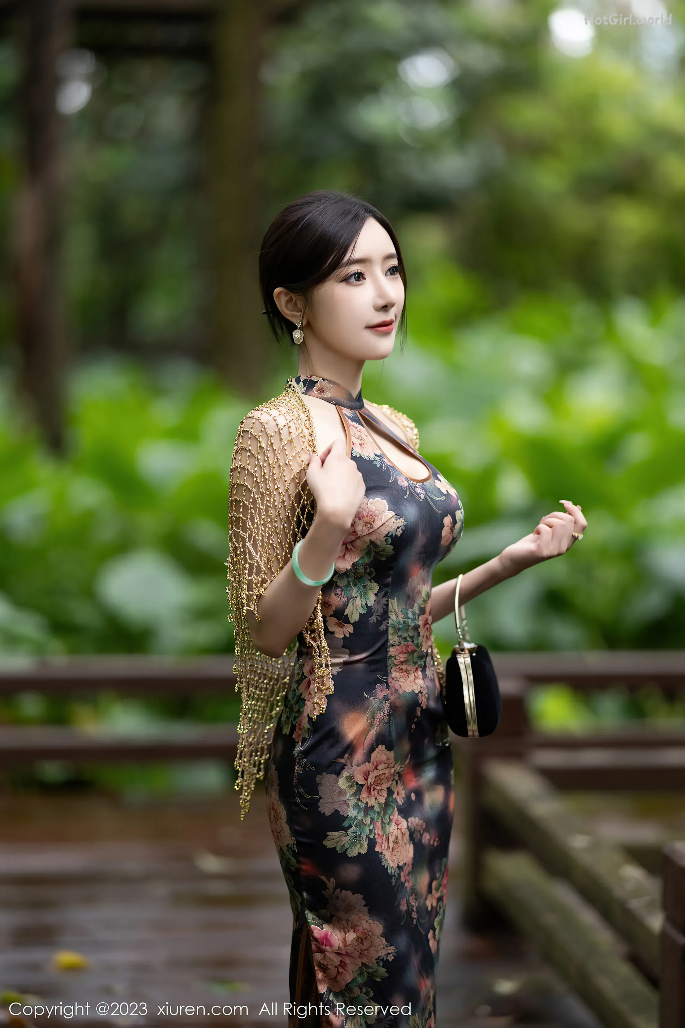 0001_hotgirl.world.webp