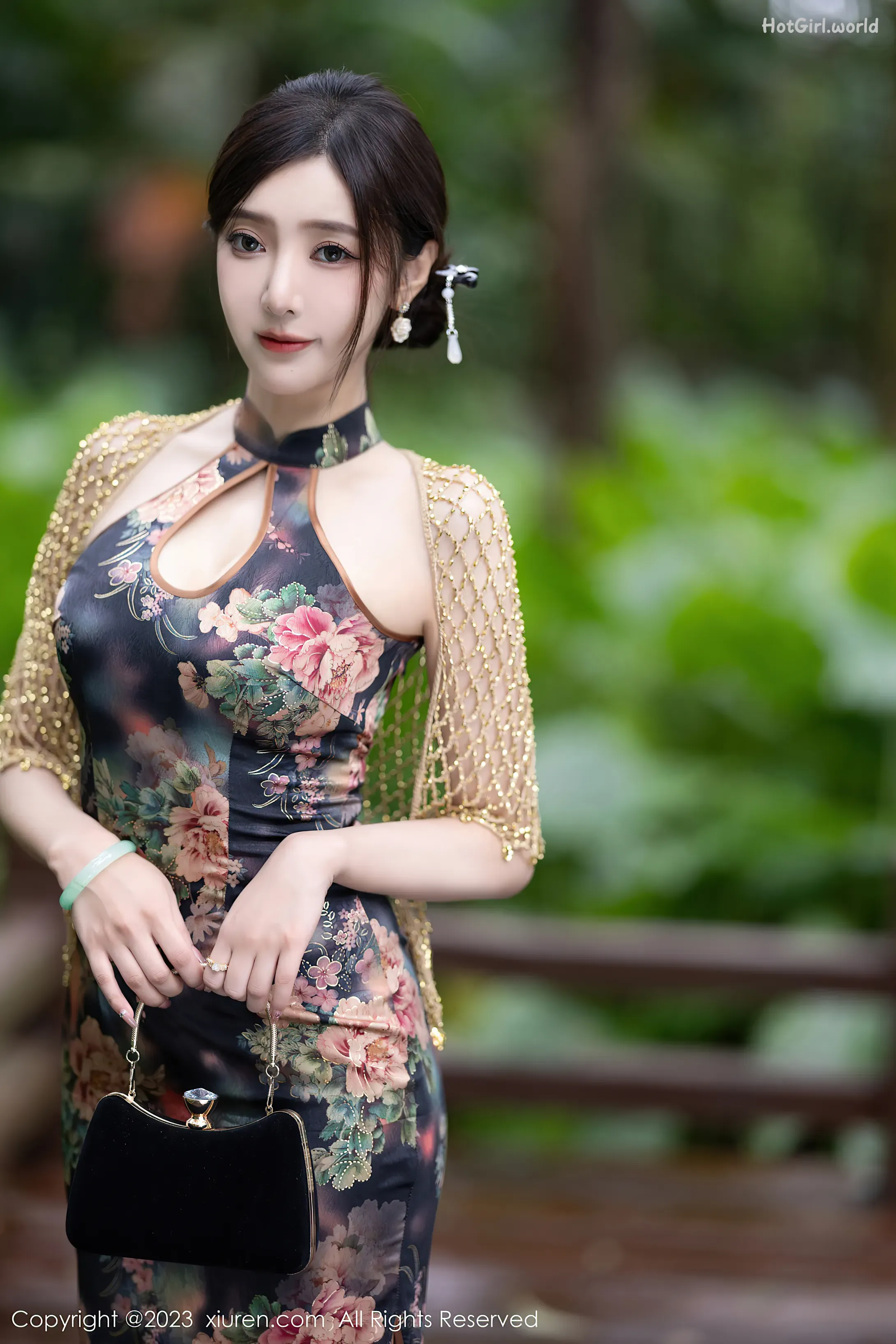 0003_hotgirl.world.webp