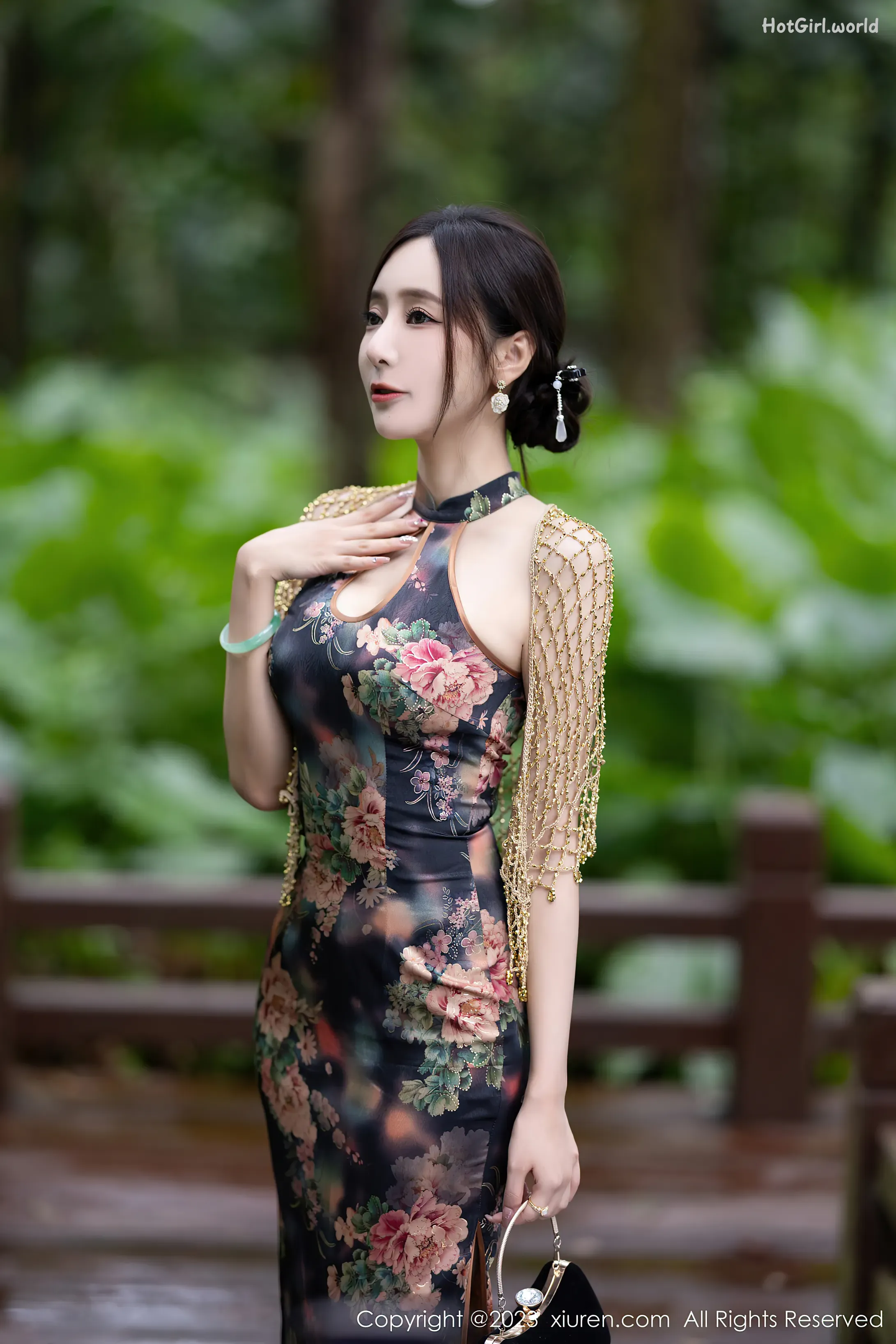 0004_hotgirl.world.webp
