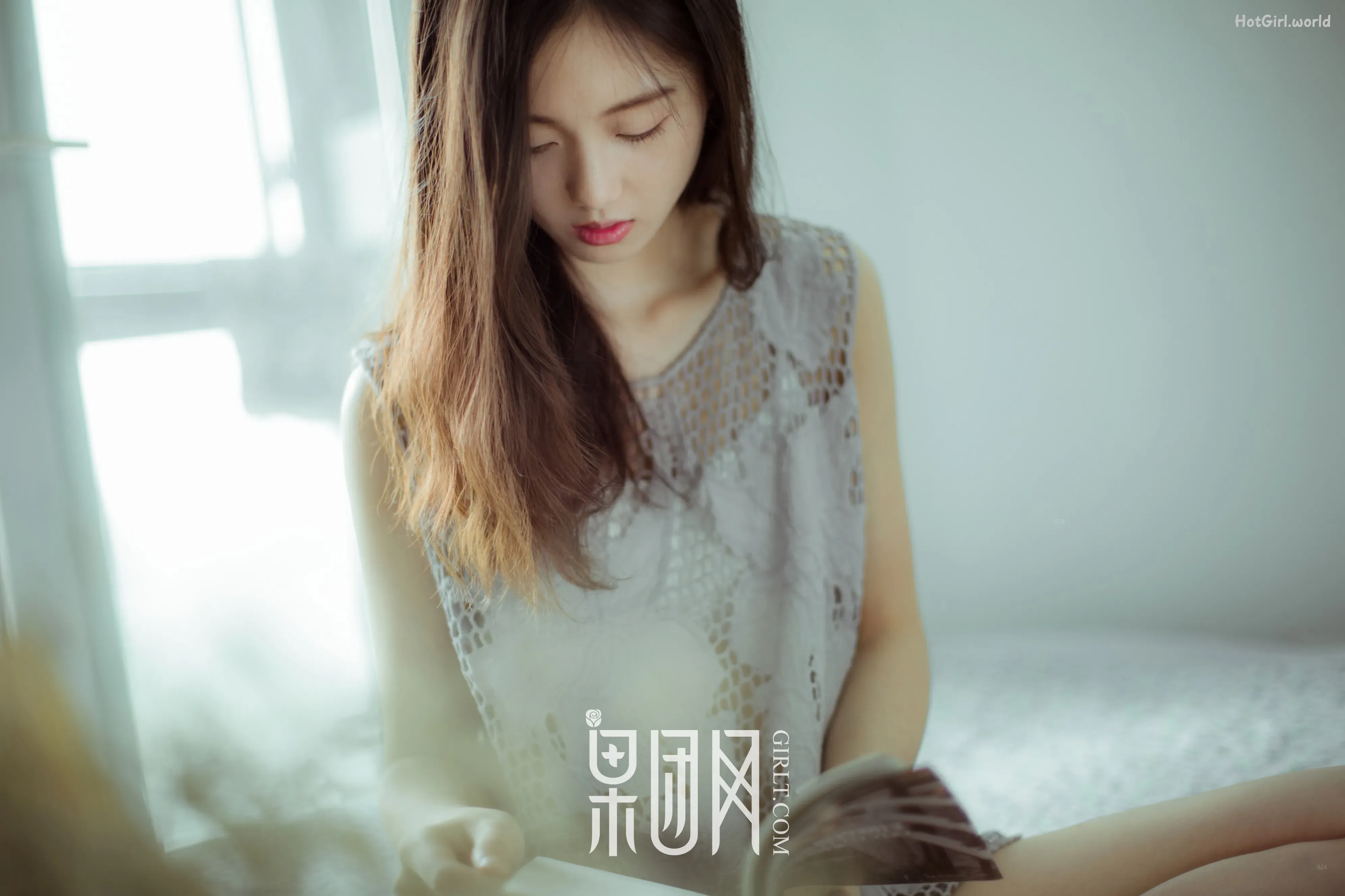 0003_hotgirl.world.webp