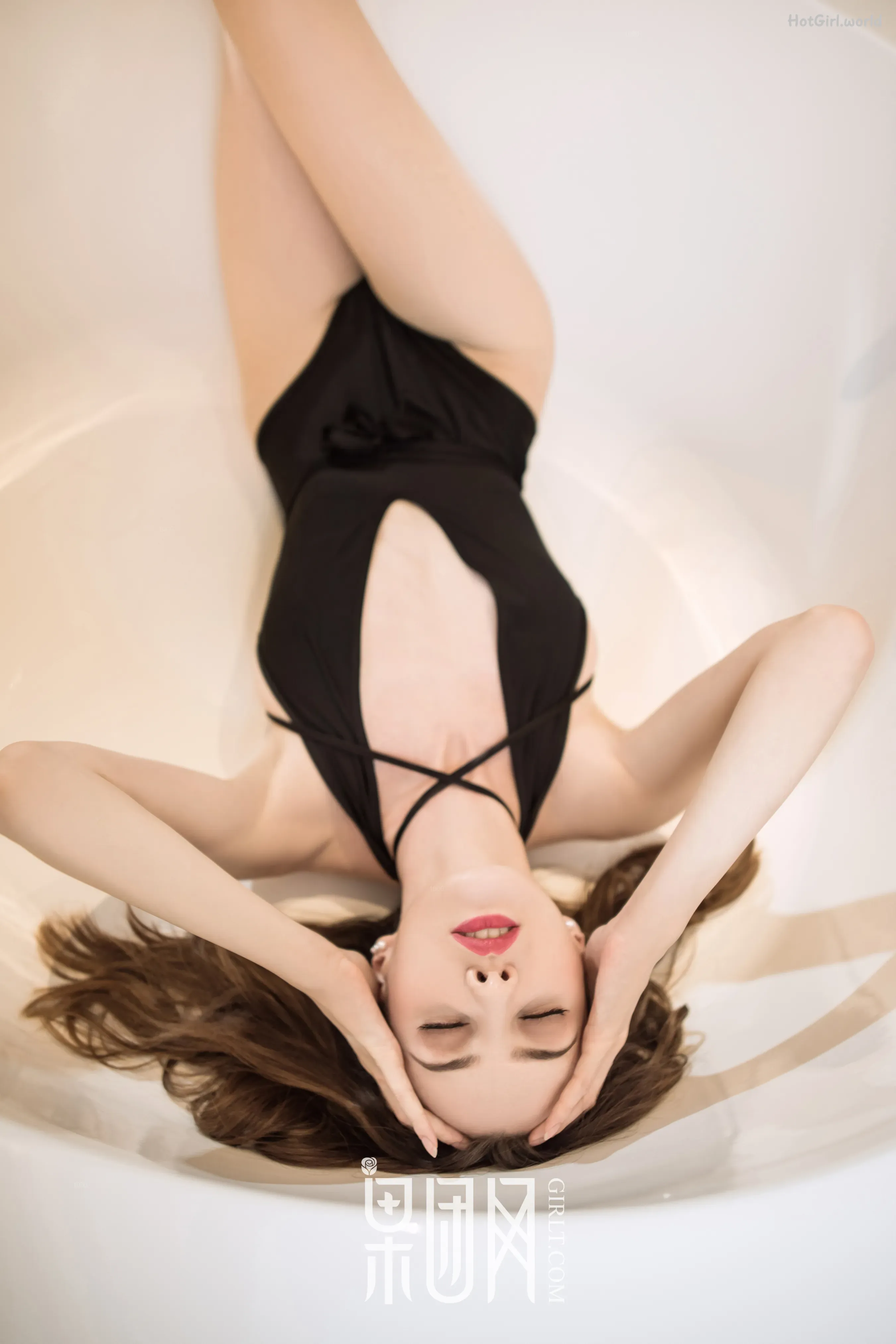 0029_hotgirl.world.webp