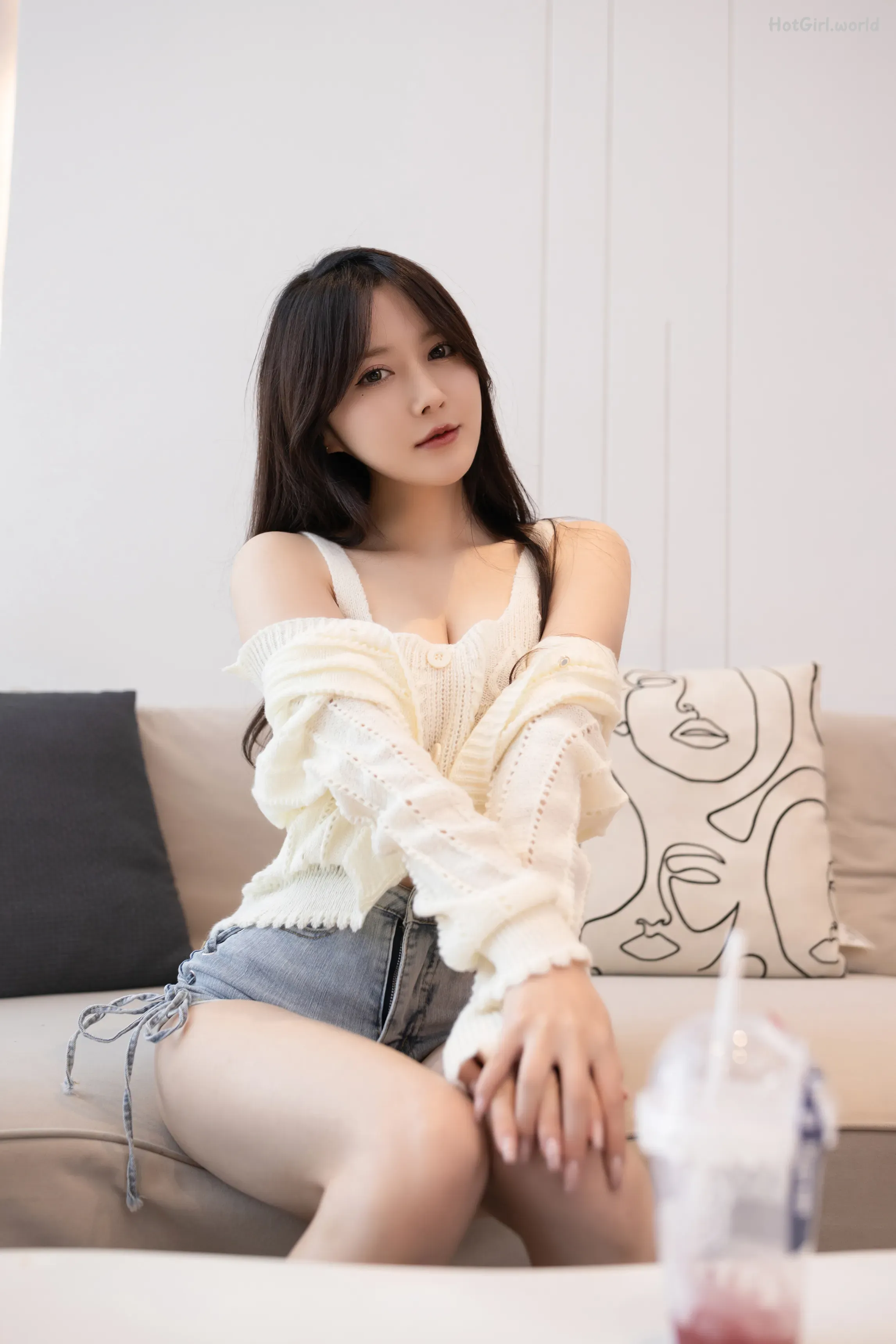 004_hotgirl.world.webp