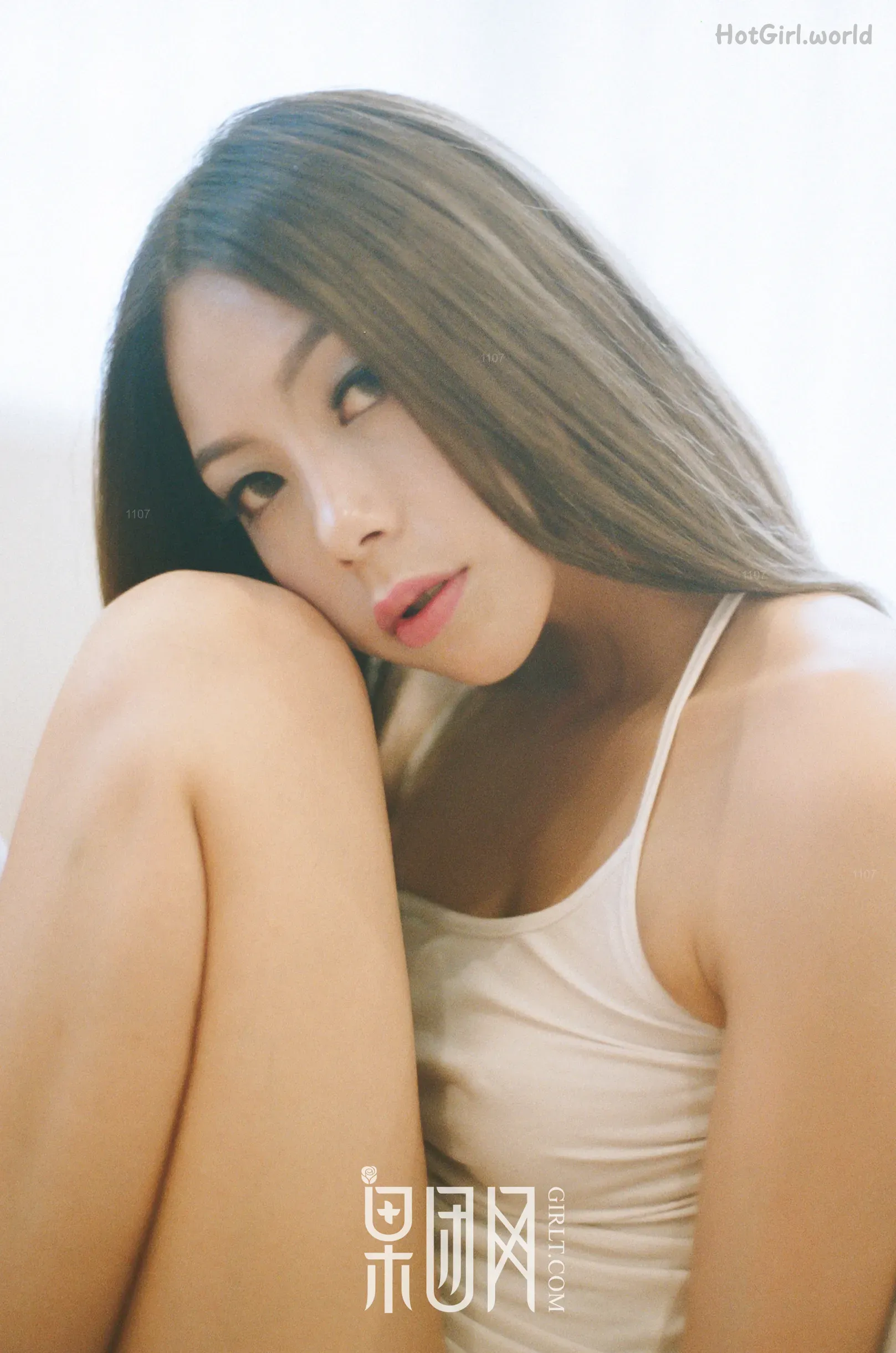 0010_hotgirl.world.webp