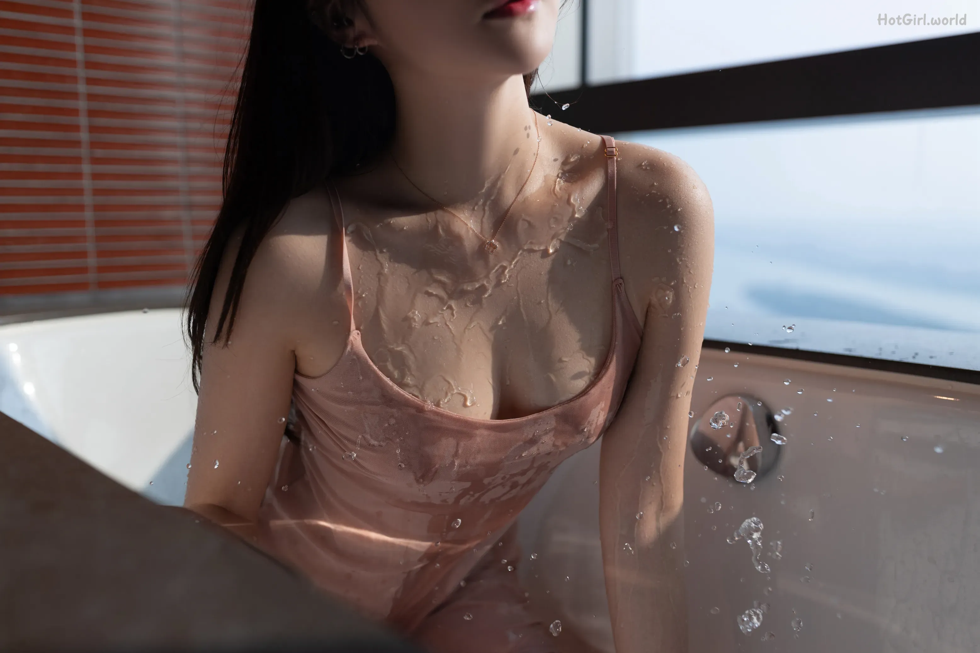 096_hotgirl.world.webp