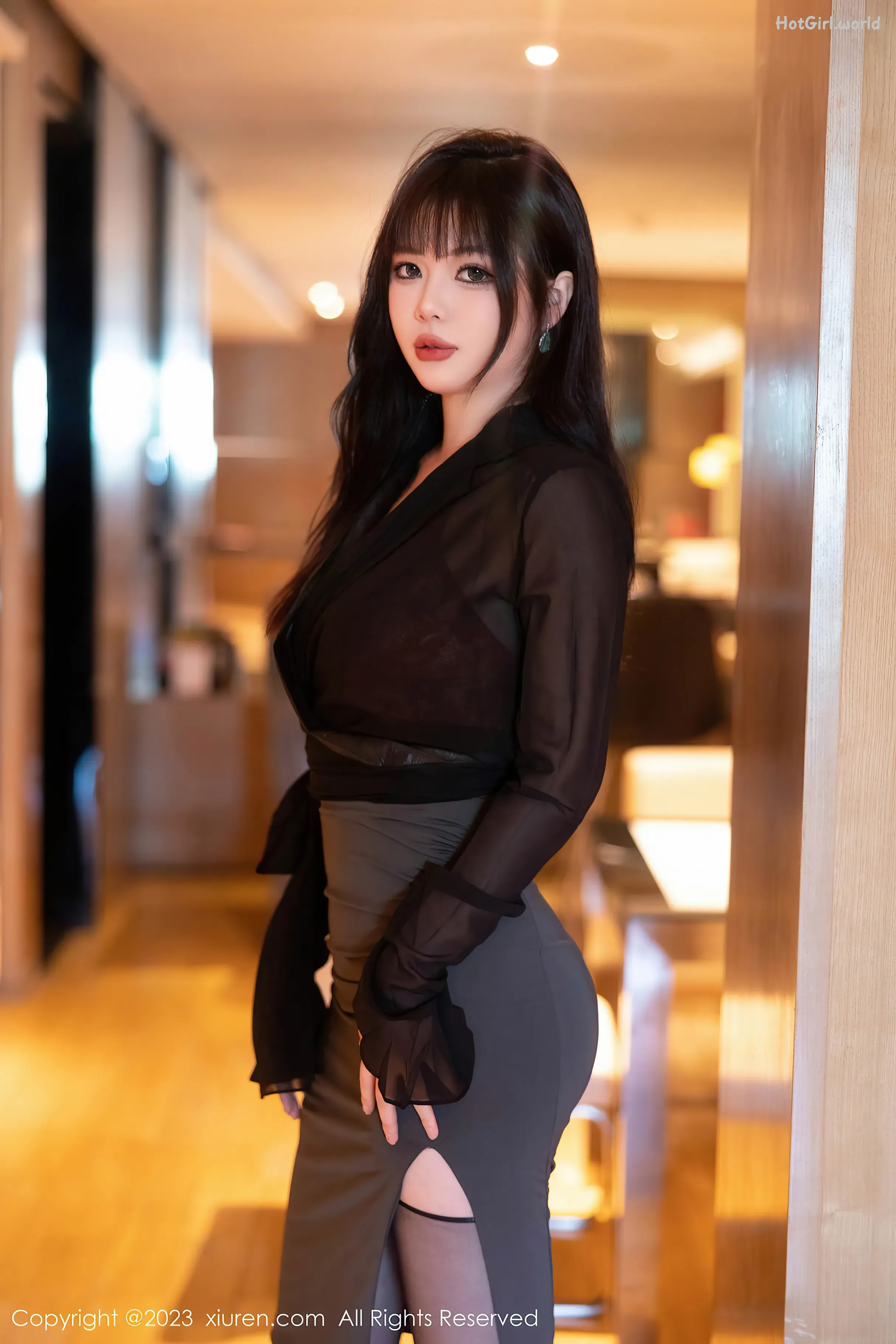 0002_hotgirl.world.webp
