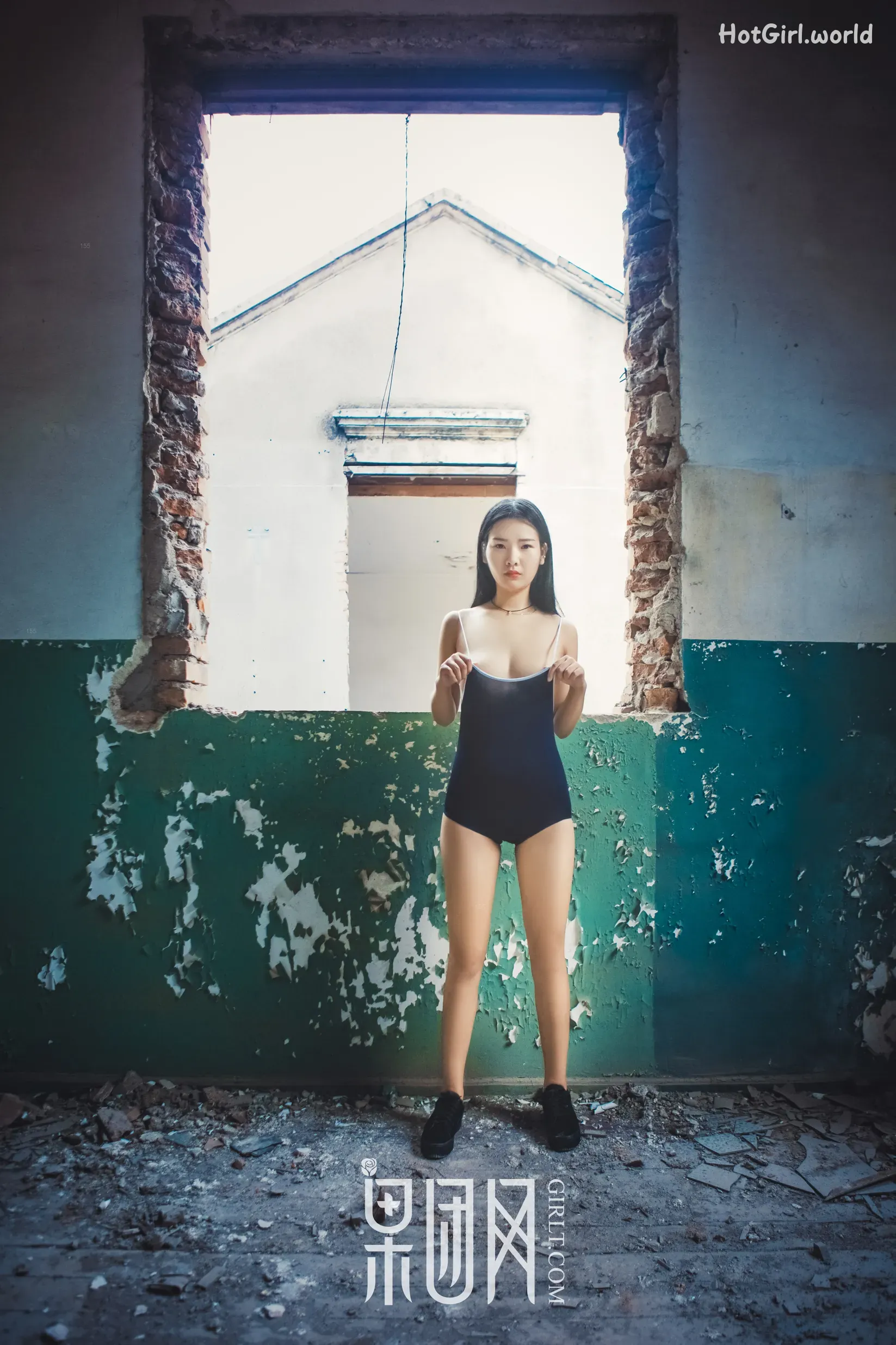 0004_hotgirl.world.webp