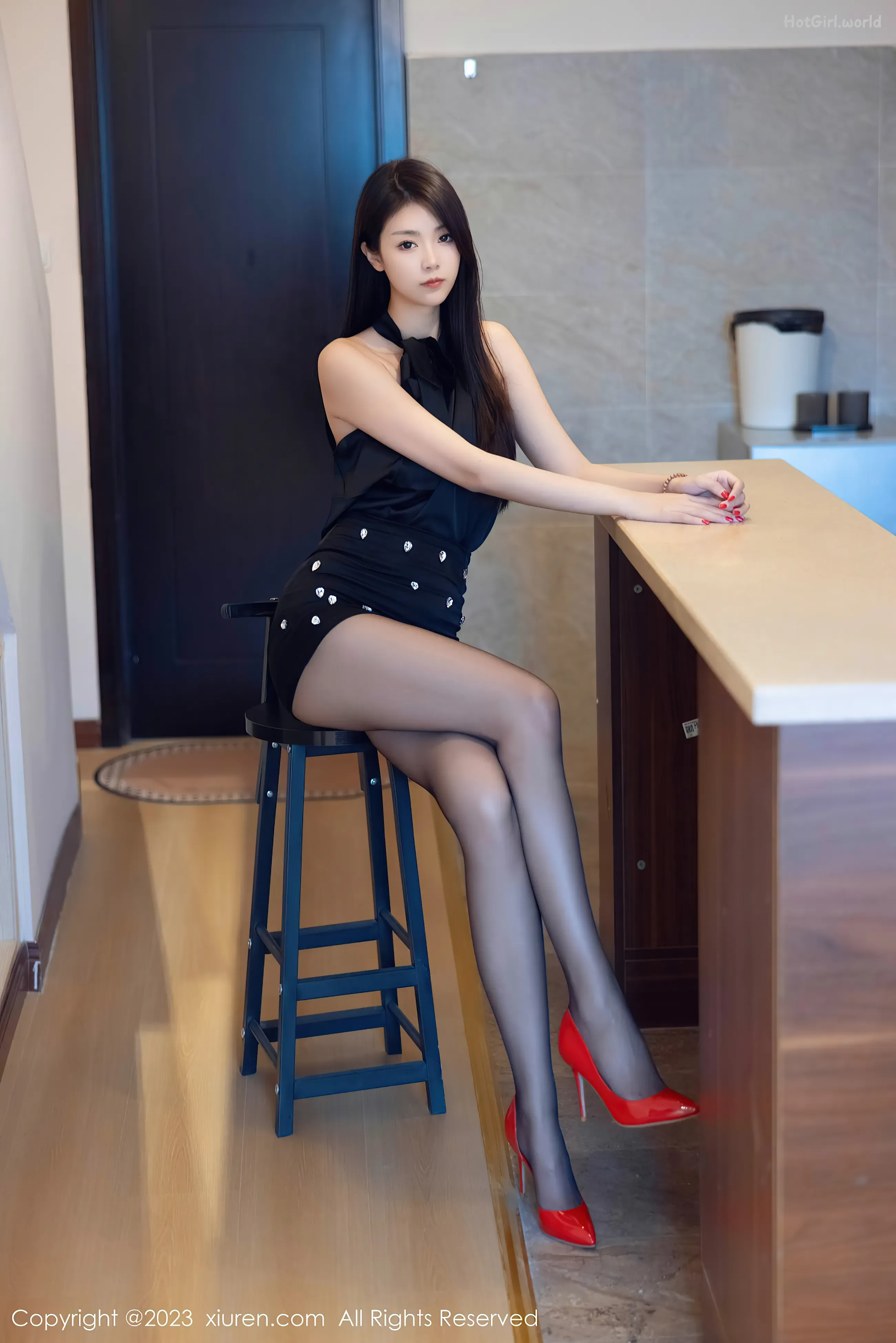 0004_hotgirl.world.webp