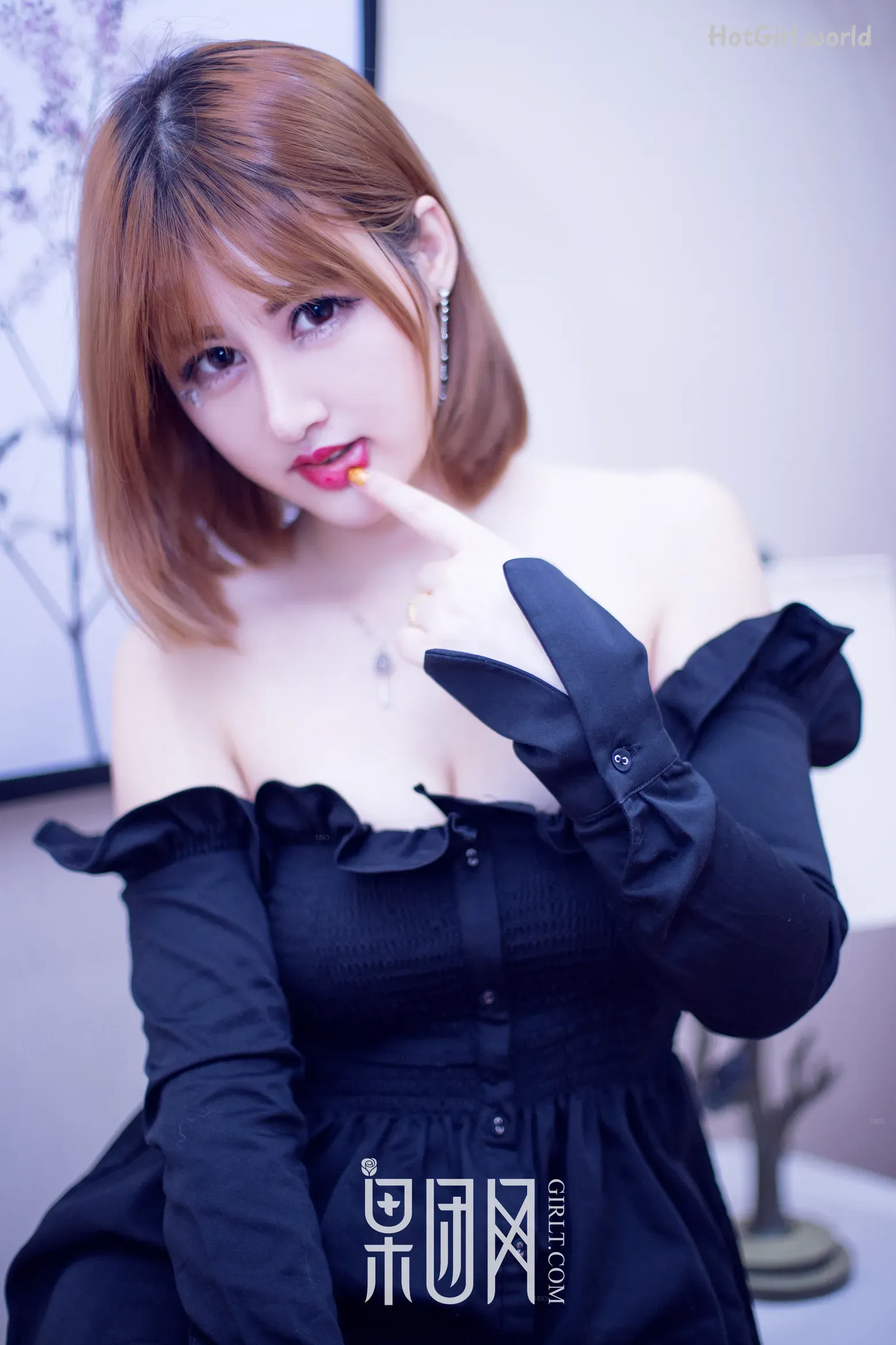 0013_hotgirl.world.webp