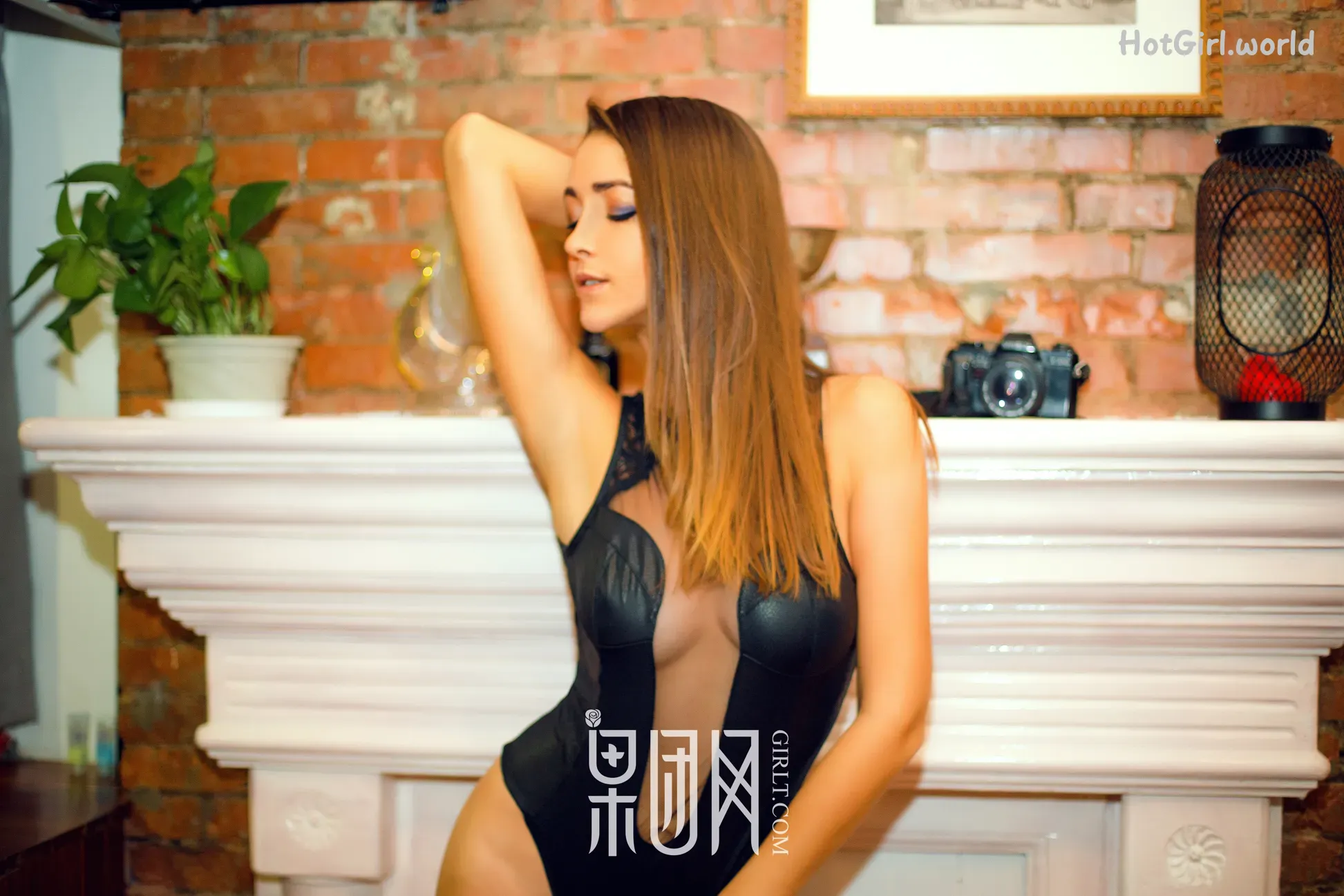 0004_hotgirl.world.webp