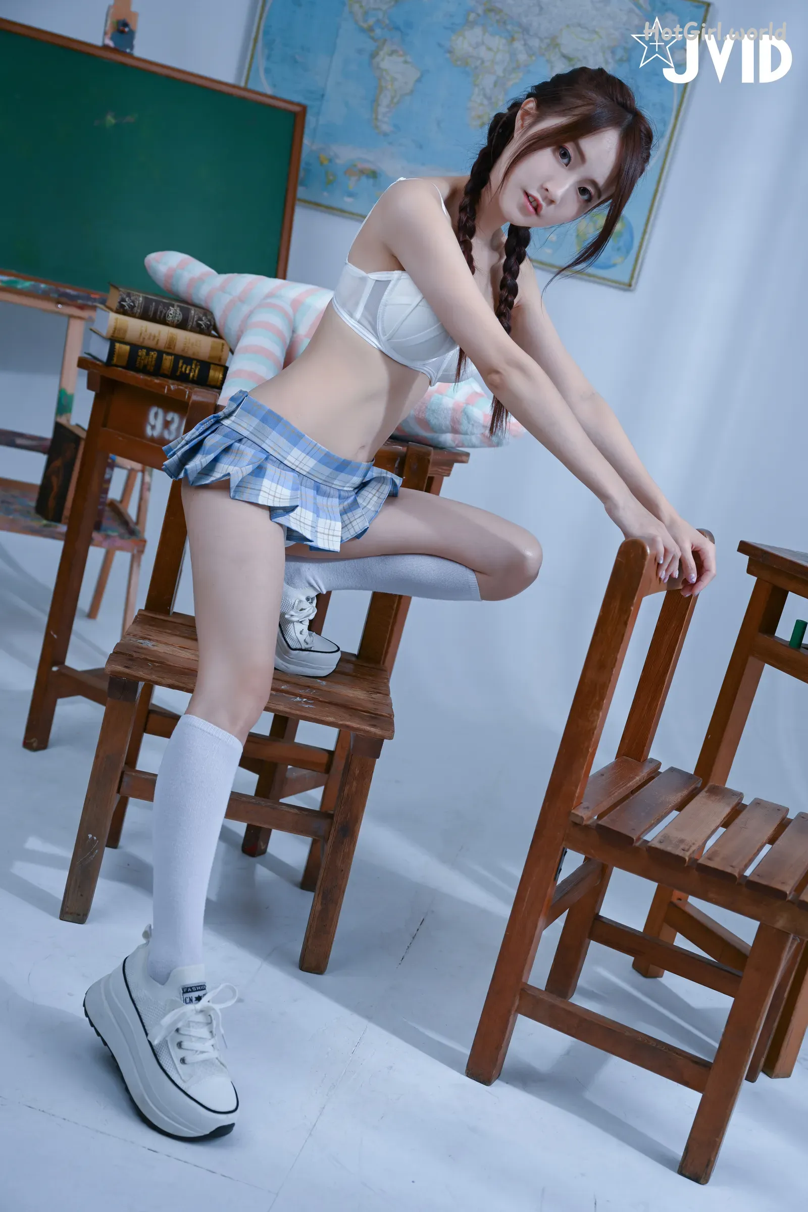 0057_hotgirl.world.webp