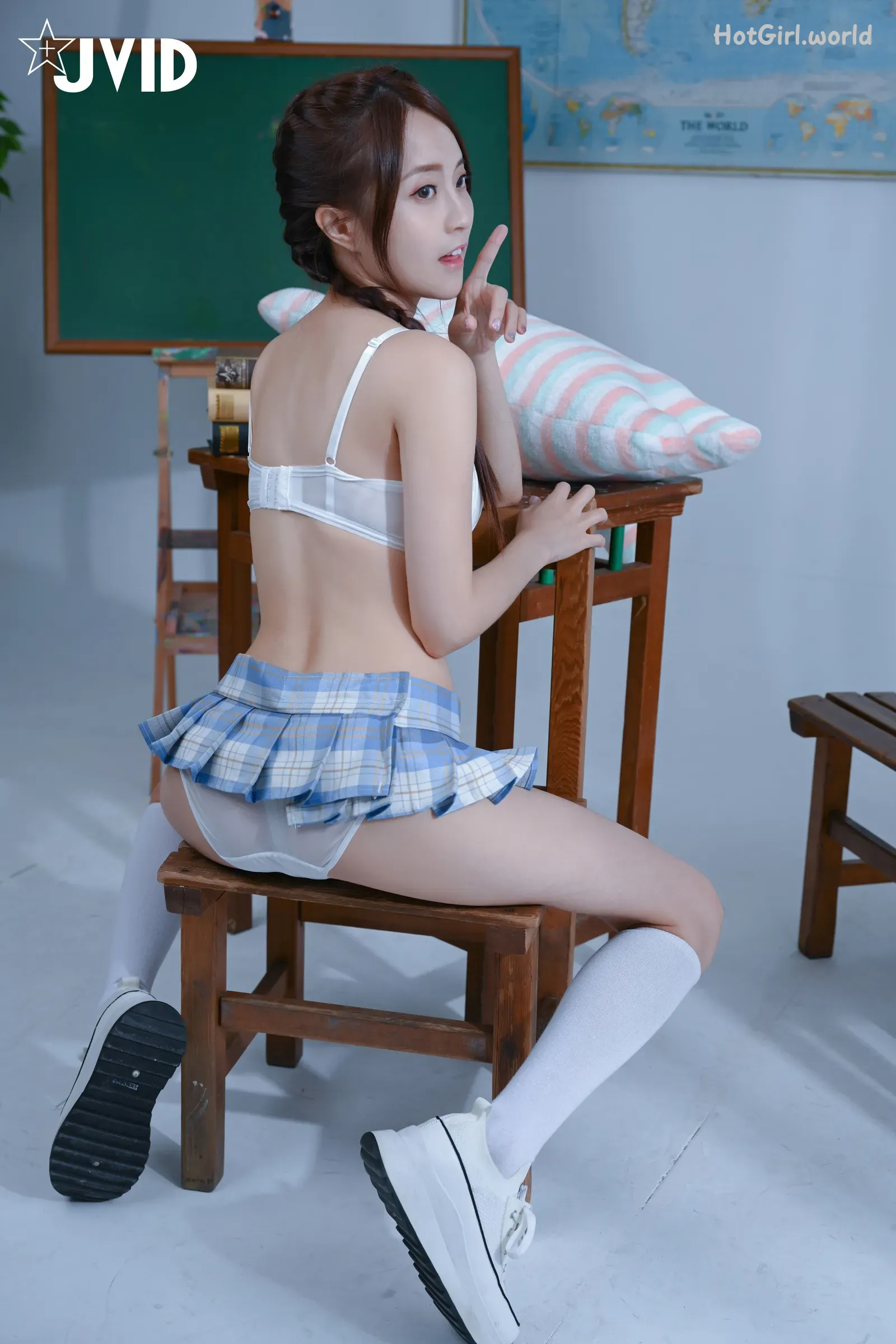 0060_hotgirl.world.webp