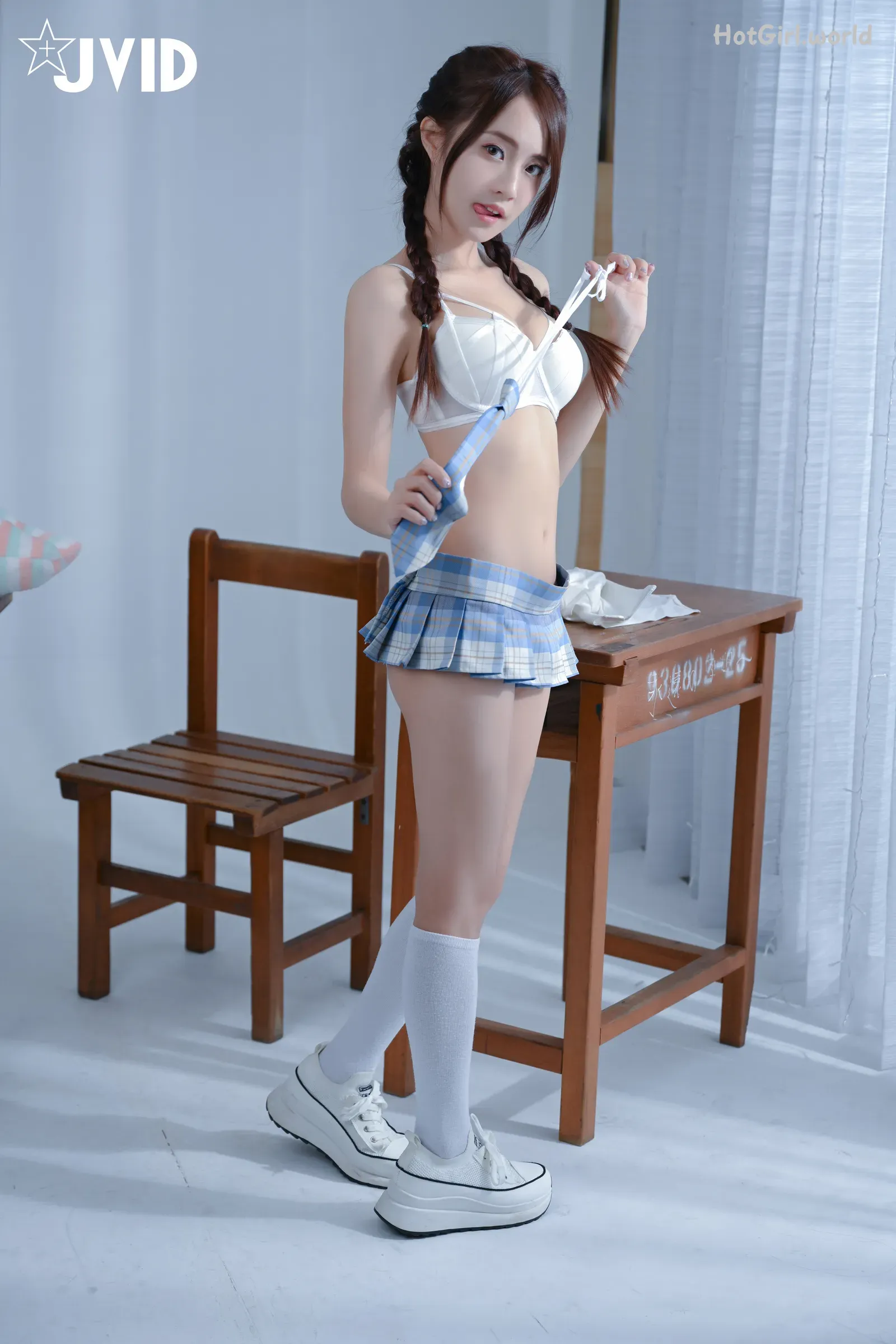 0065_hotgirl.world.webp