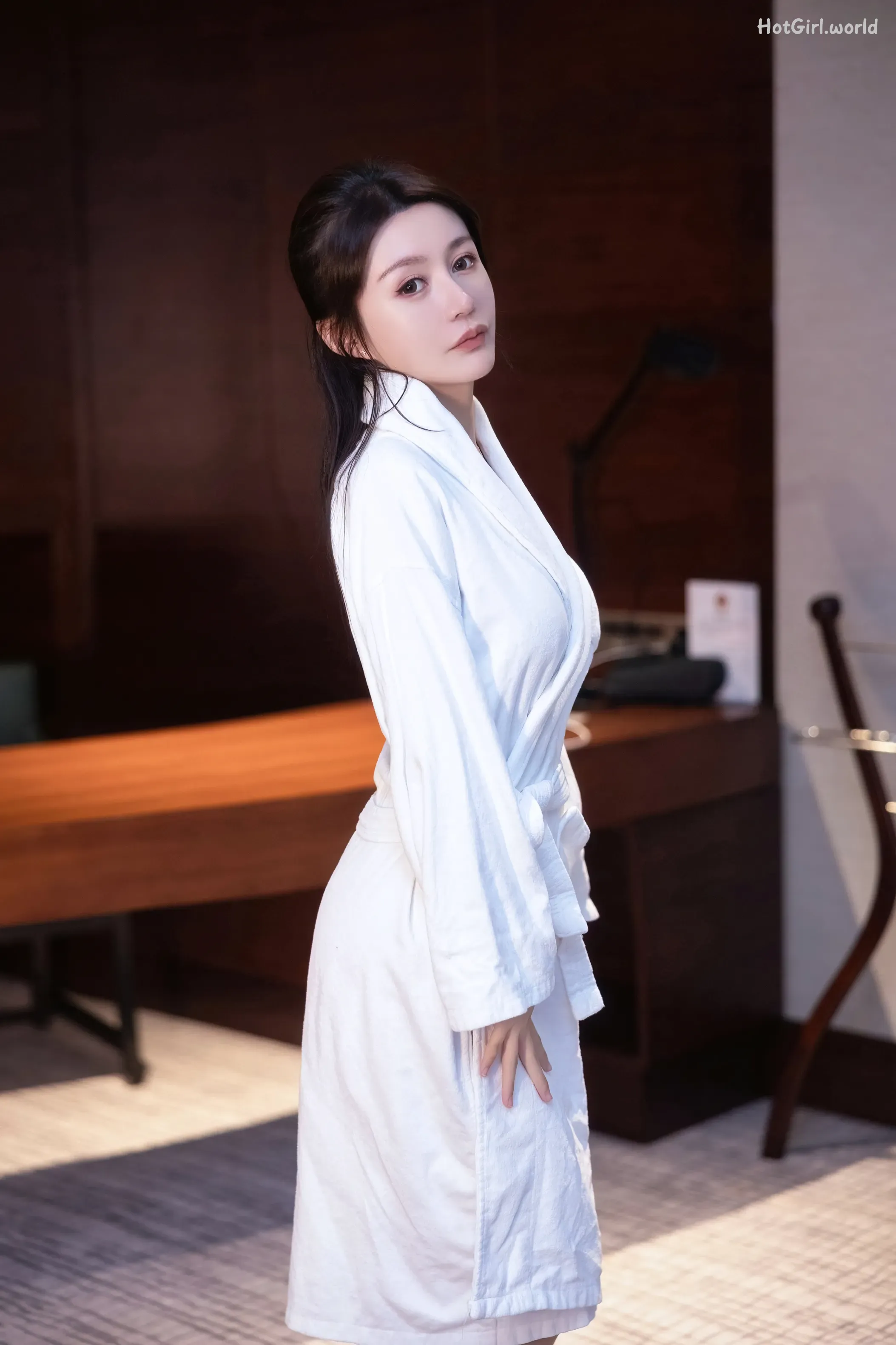 003_hotgirl.world.webp