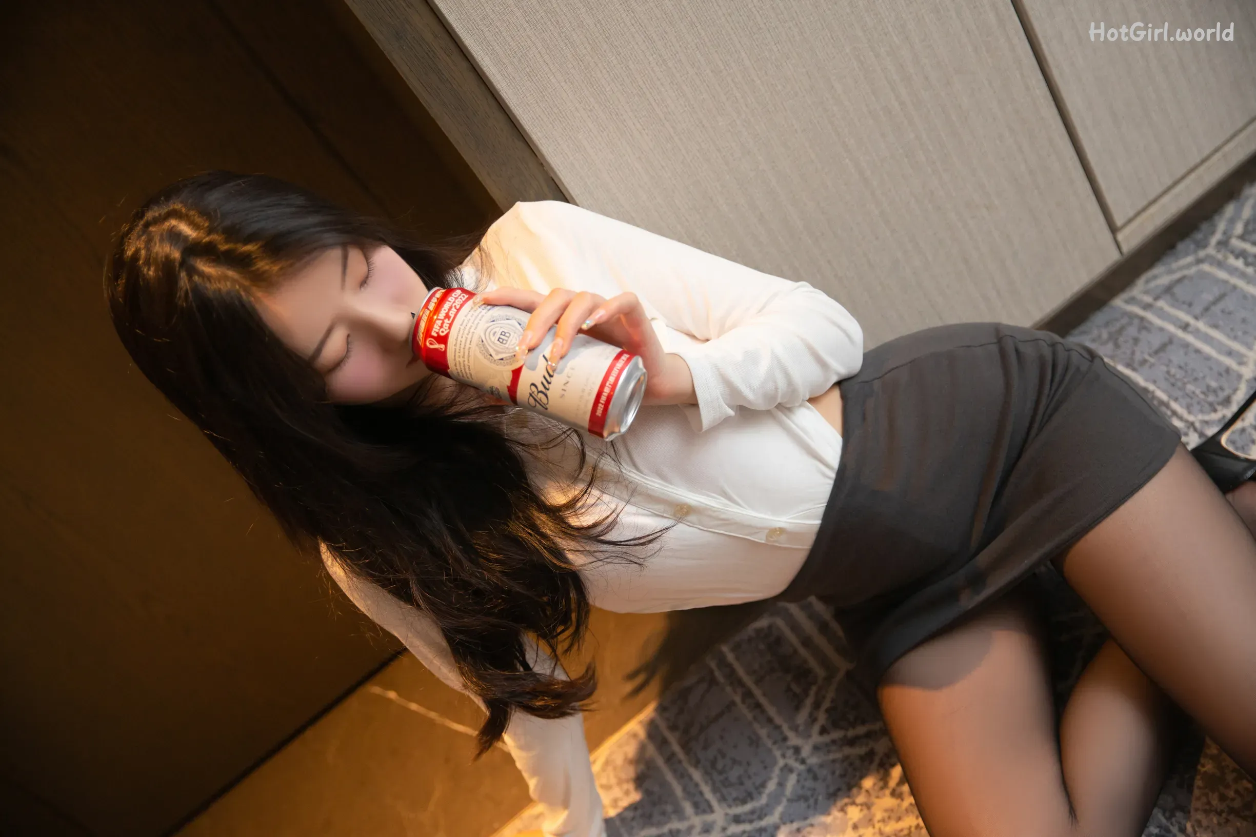0004_hotgirl.world_hotgirl.world.webp
