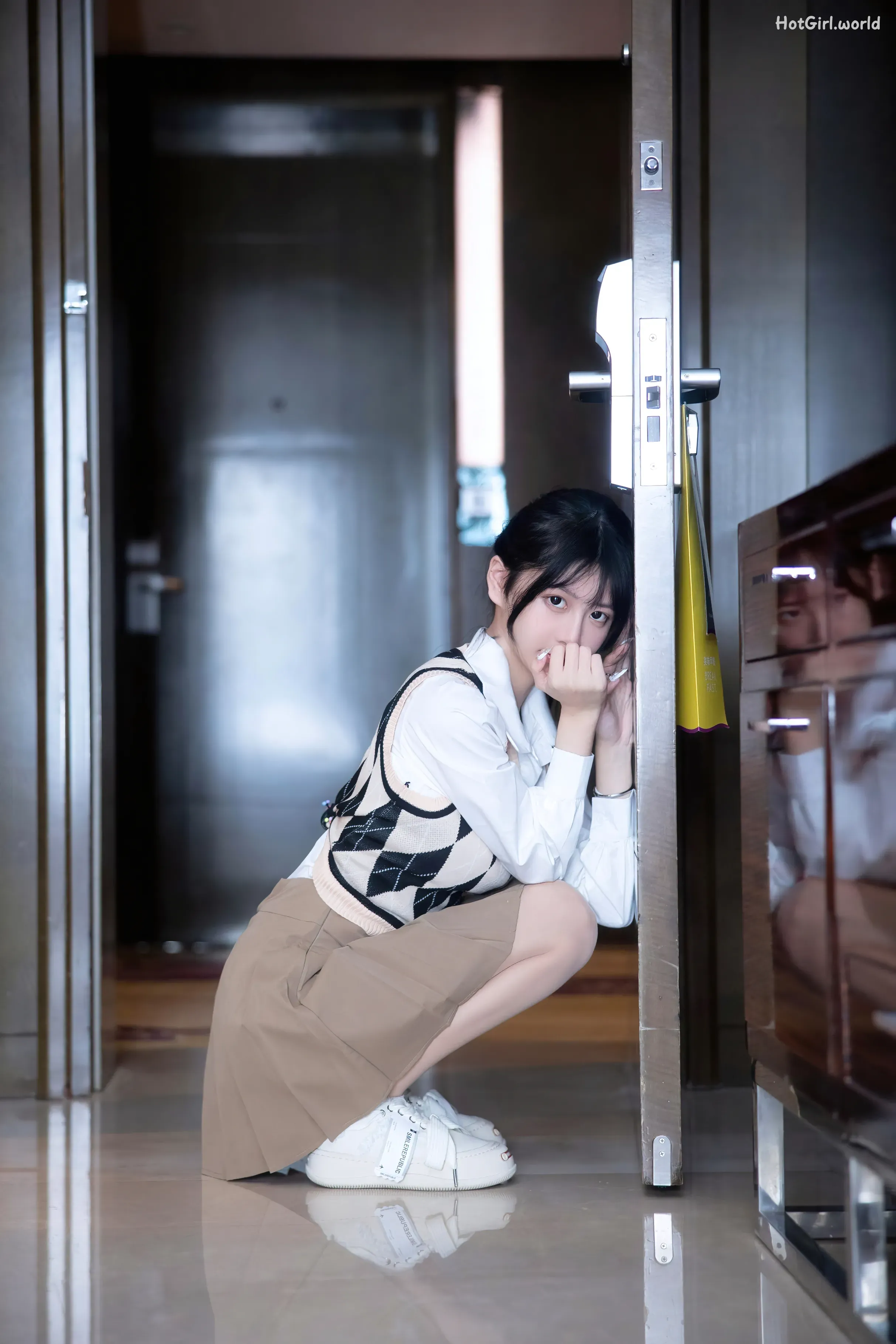0002_hotgirl.world.webp