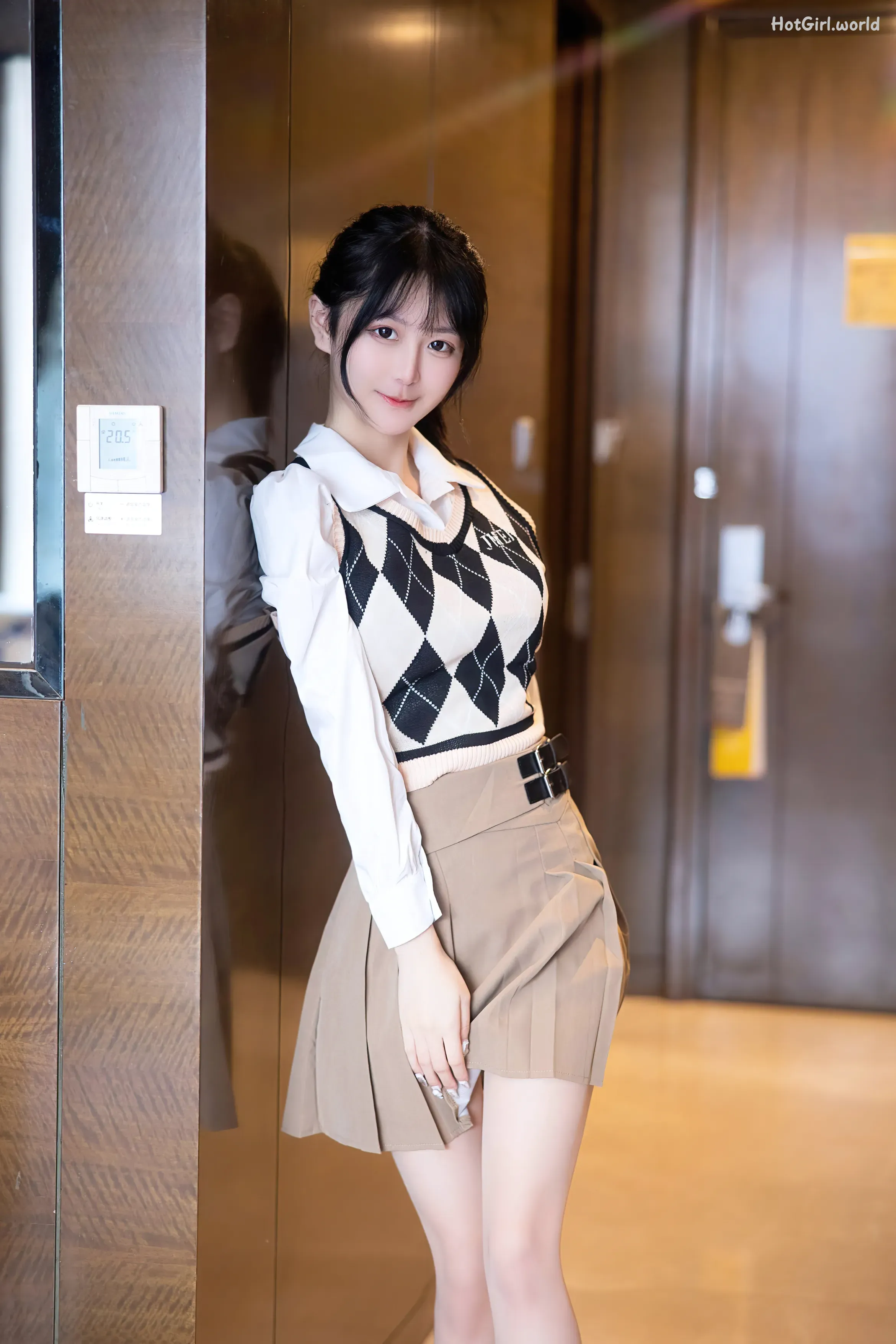 0004_hotgirl.world.webp