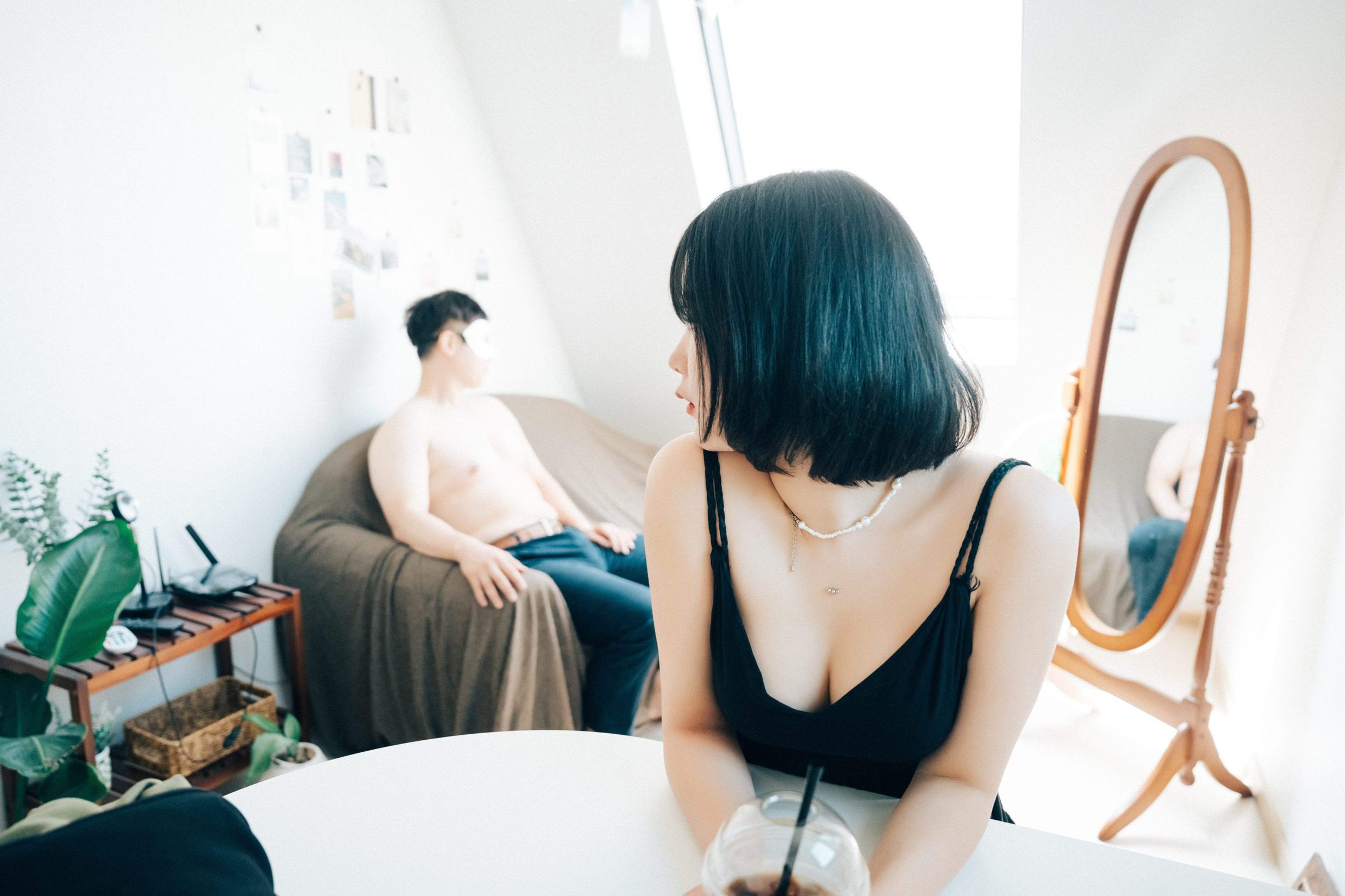 Loozy-Zia-With-Delivery-Man-hotgirl.world-092.jpg