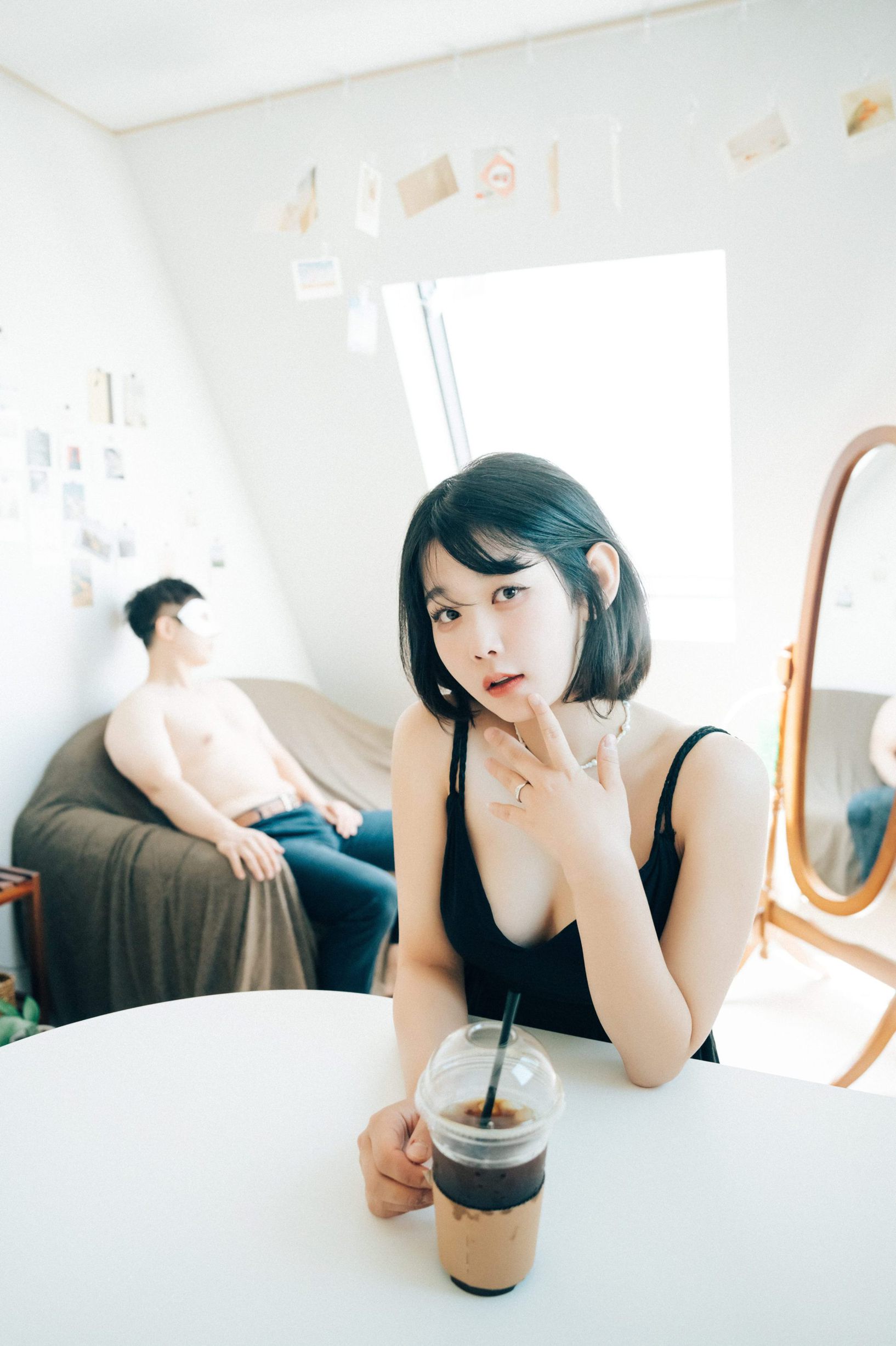 Loozy-Zia-With-Delivery-Man-hotgirl.world-094.jpg