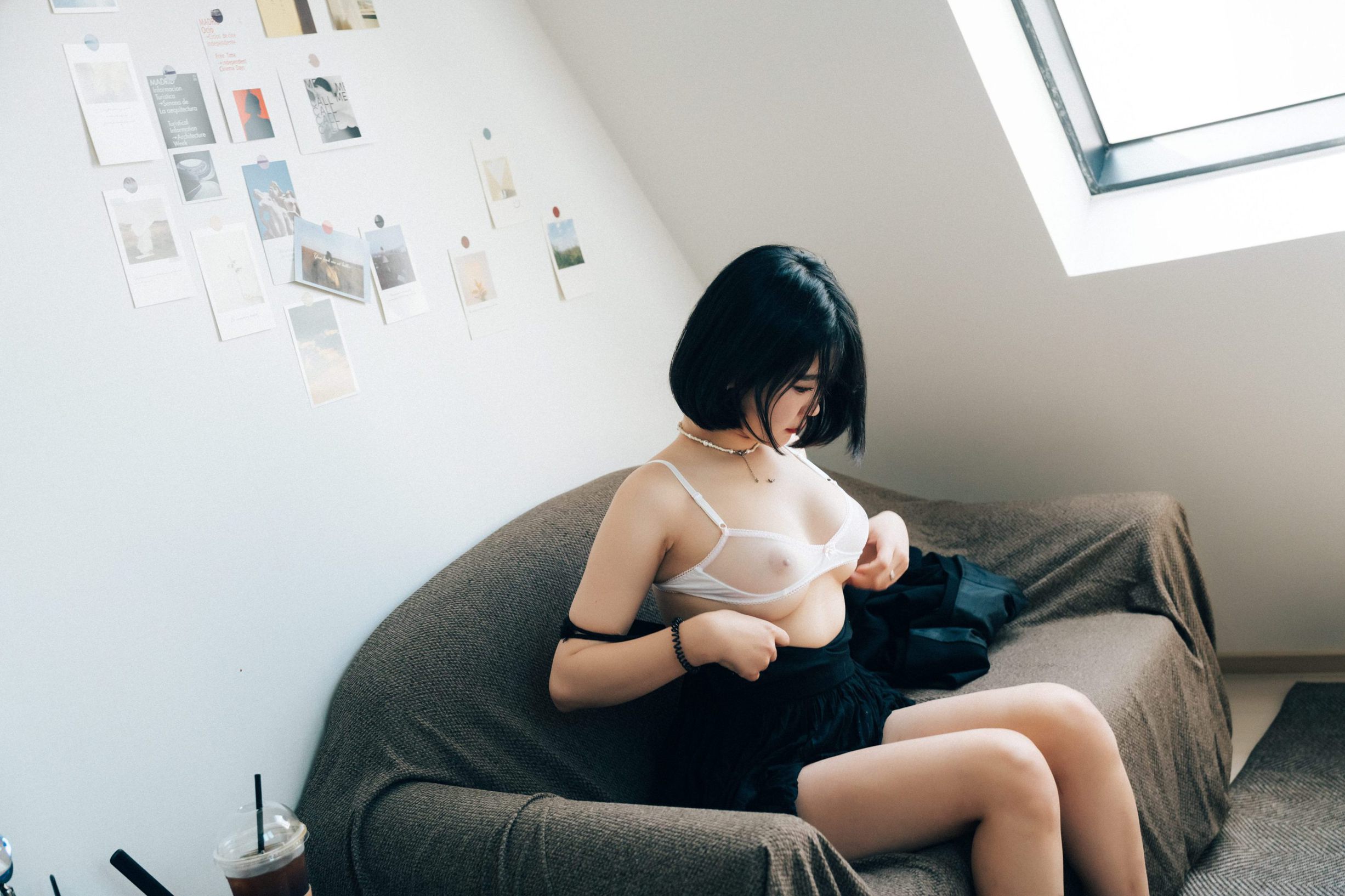 Loozy-Zia-With-Delivery-Man-hotgirl.world-109.jpg