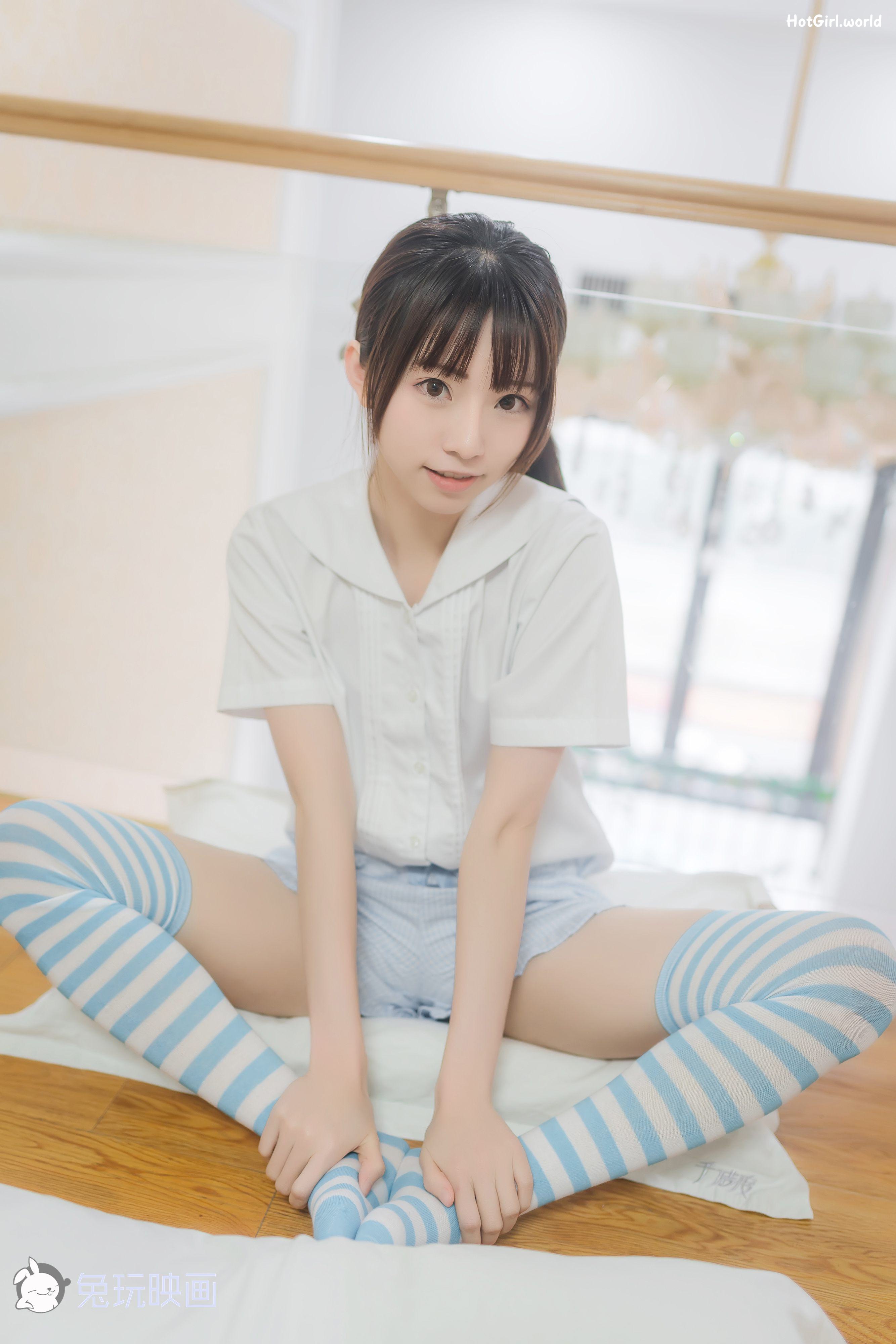 Cosplay@兔玩映画 Vol.049 蓝白条纹袜