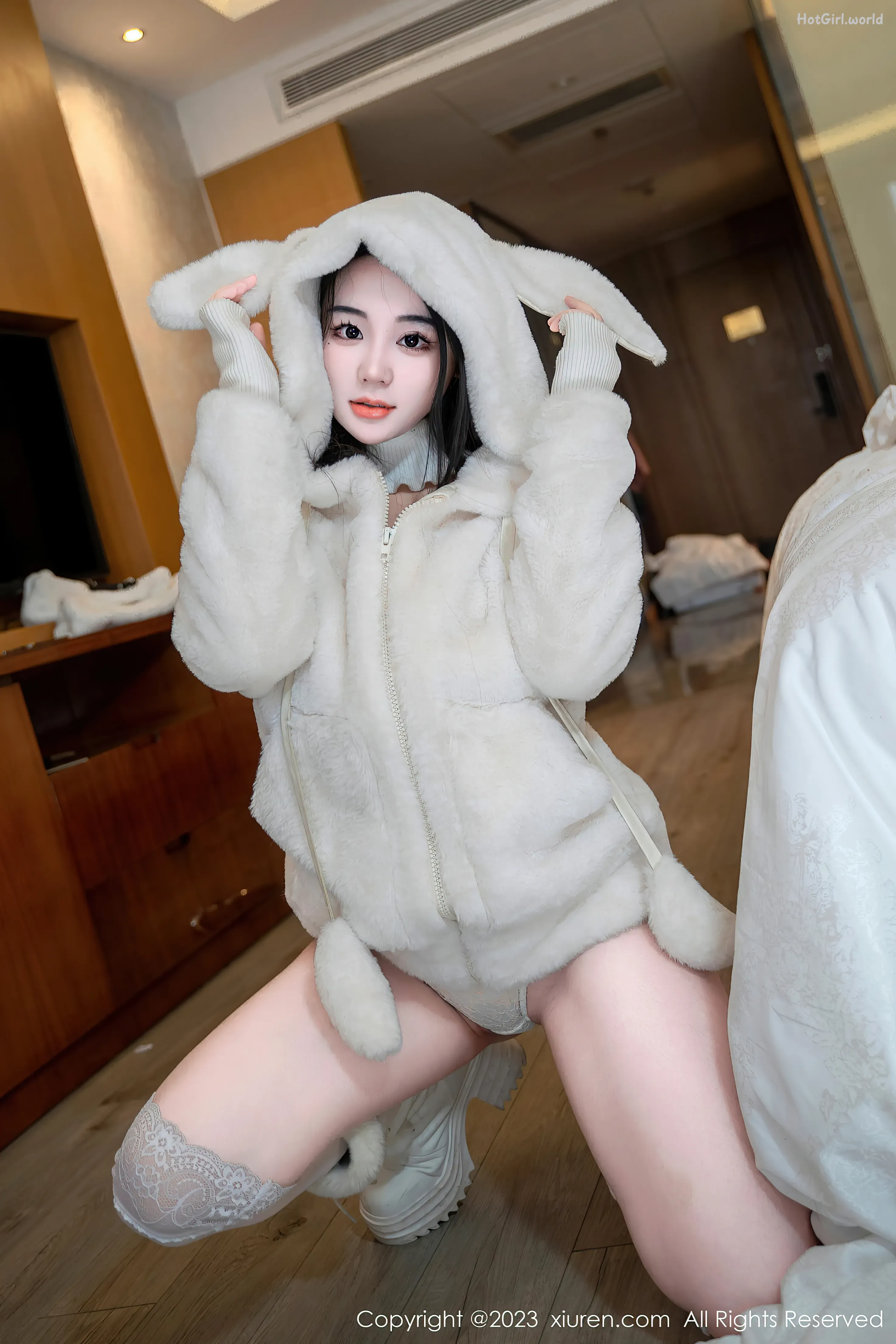 XiuRen秀人网-No-7018-Xi-Xi-Ai-Chi-Cao-Mei-0010-5601572638_hotgirl.world.webp