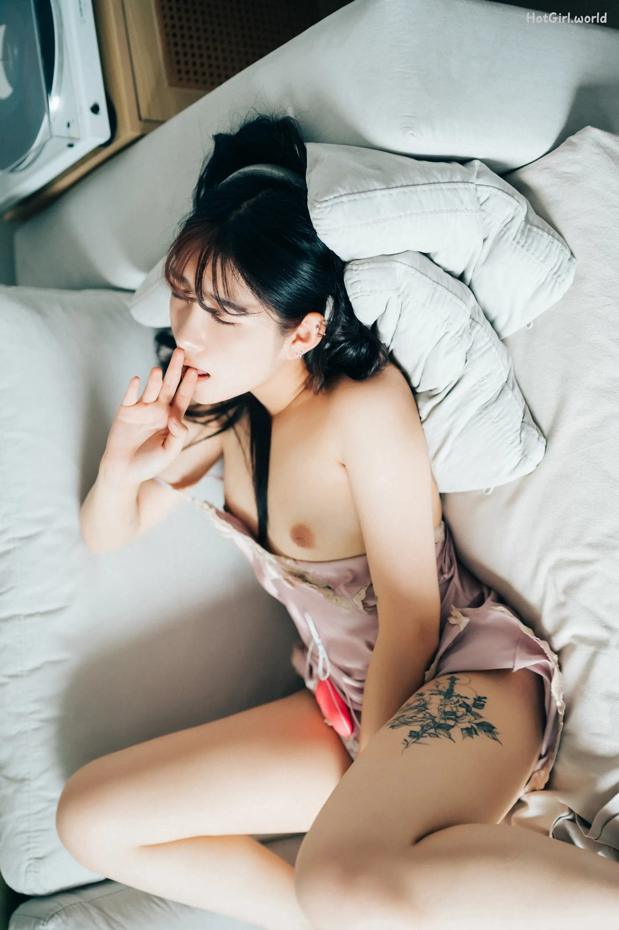 Loozy-Sonson-VR-Fxxx-hotgirl.world-074.webp