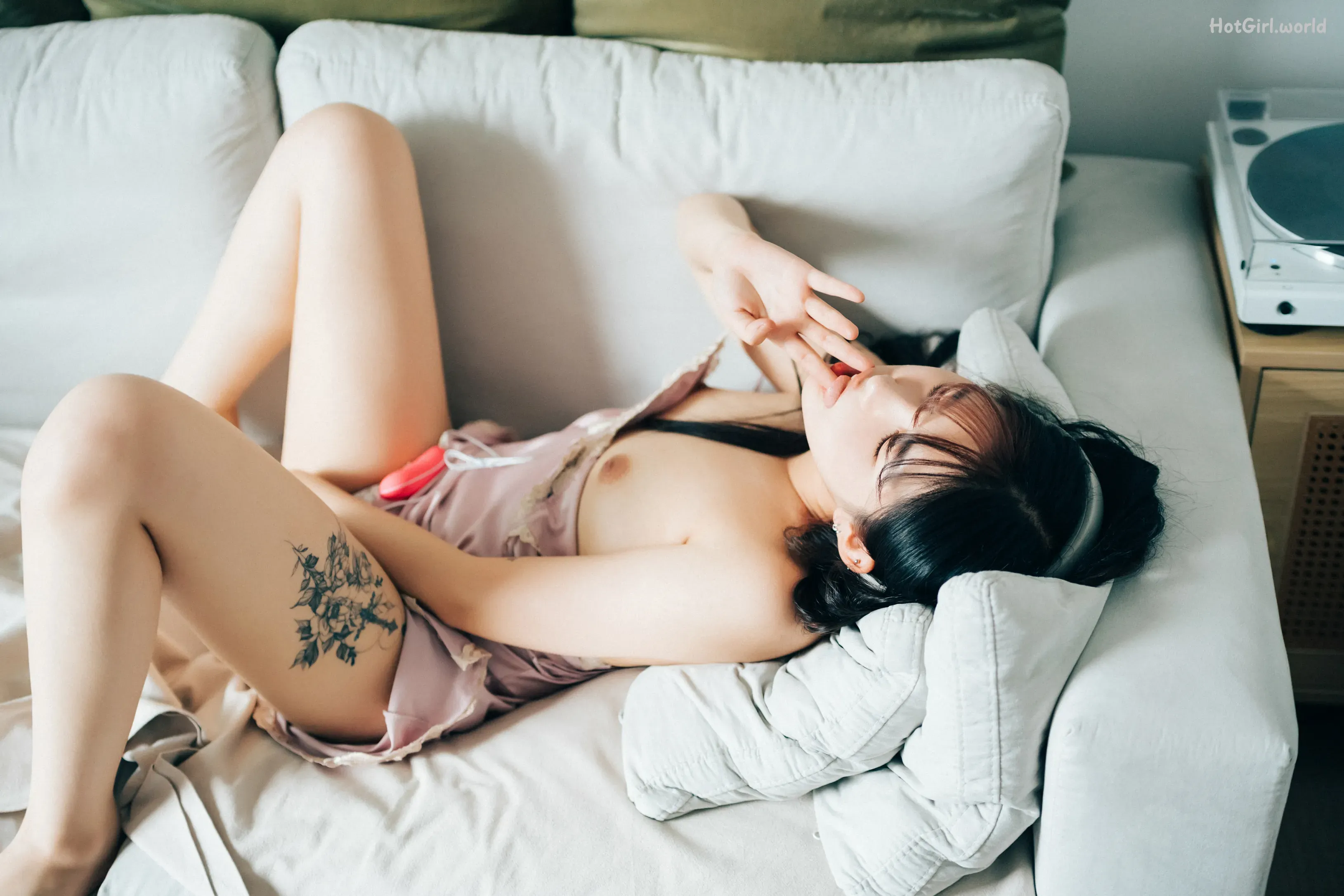 Loozy-Sonson-VR-Fxxx-hotgirl.world-075.webp