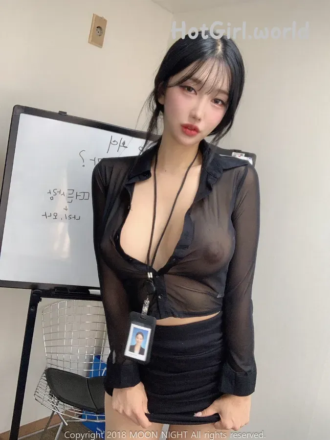 Moon-Night-Snap-Yunjin-In-The-Office-hotgirl.world-024.webp
